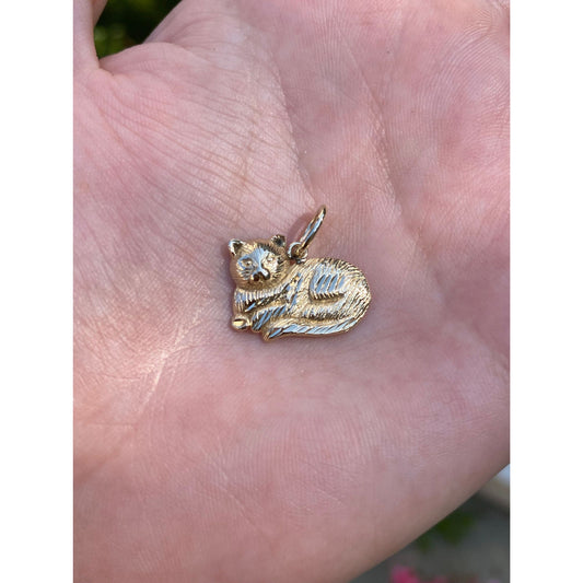 Vintage Solid 14k Yellow Gold Diamond Cut Laying Cat Charm