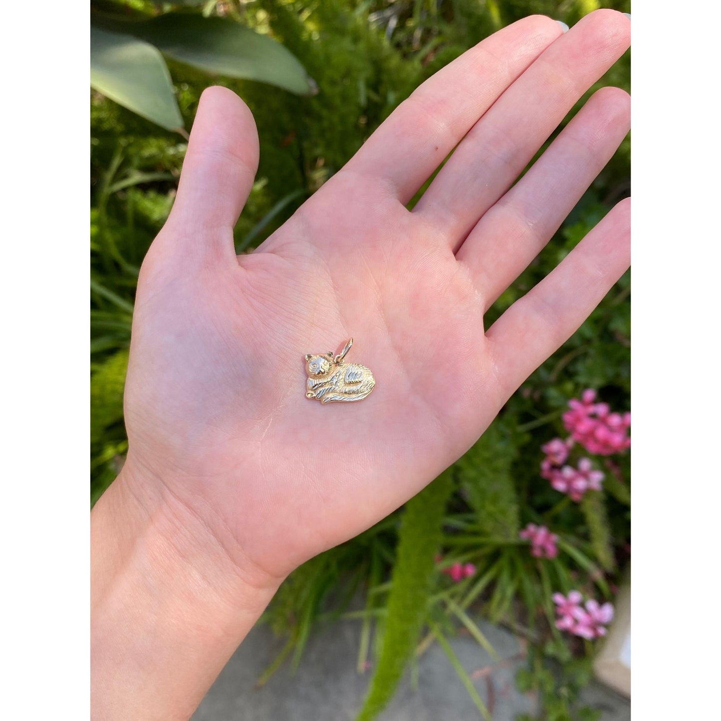 Vintage Solid 14k Yellow Gold Diamond Cut Laying Cat Charm