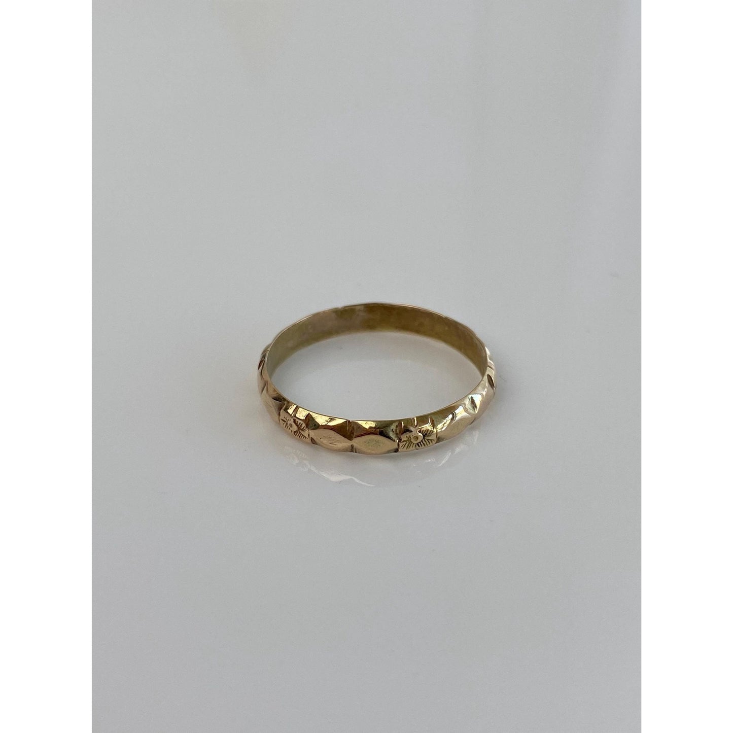 Vintage Solid 14k Yellow Gold Designed Ring Band - Size 10.5