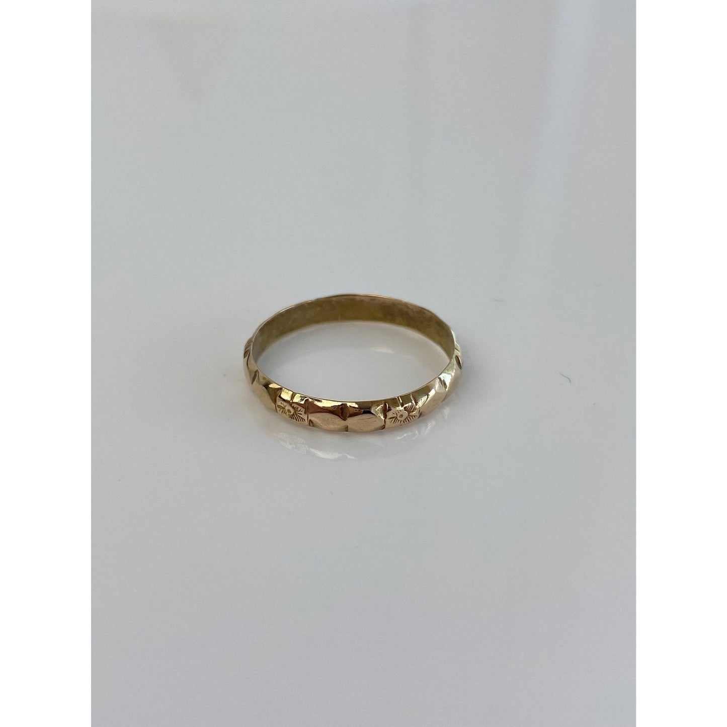 Vintage Solid 14k Yellow Gold Designed Ring Band - Size 10.5