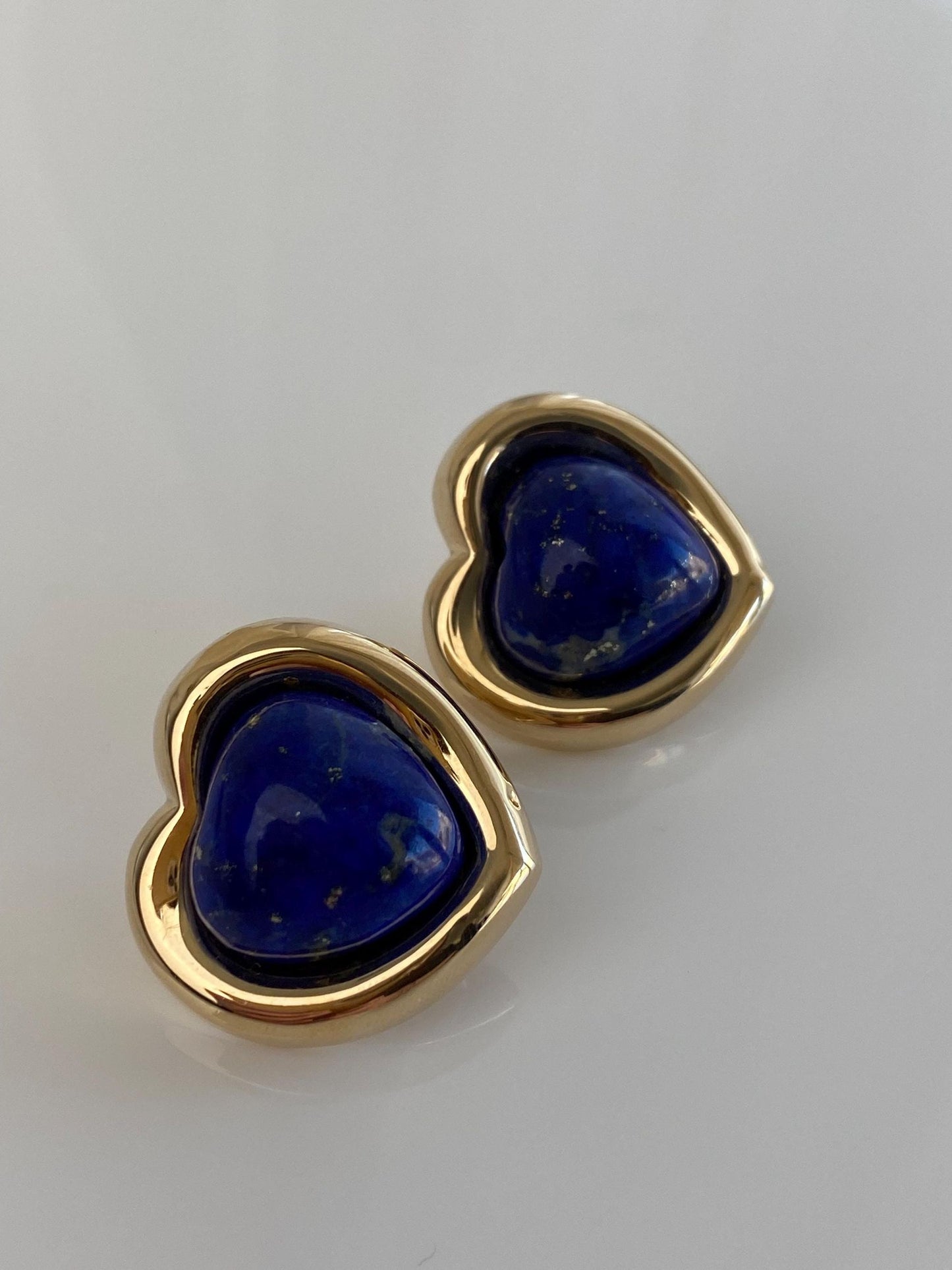 Vintage 14k Yellow Gold Blue Lapis Heart Stud Earrings