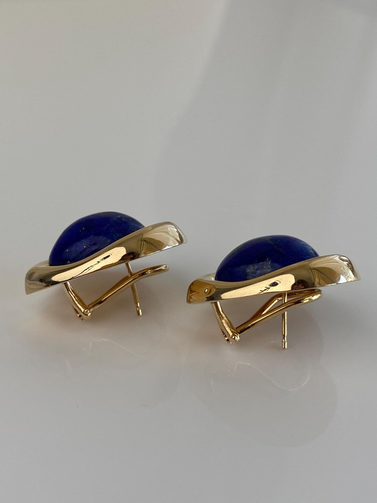 Vintage 14k Yellow Gold Blue Lapis Heart Stud Earrings