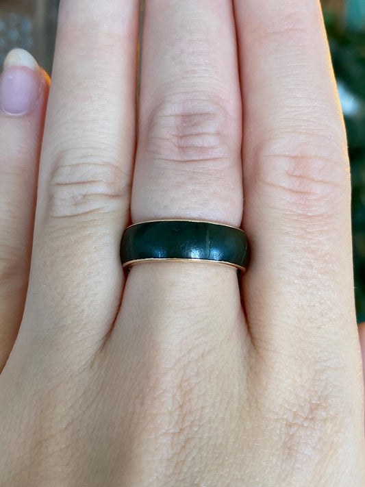 Vintage Solid 14k Yellow Gold Dark Nephrite Stone Ring Band - Size 6.5