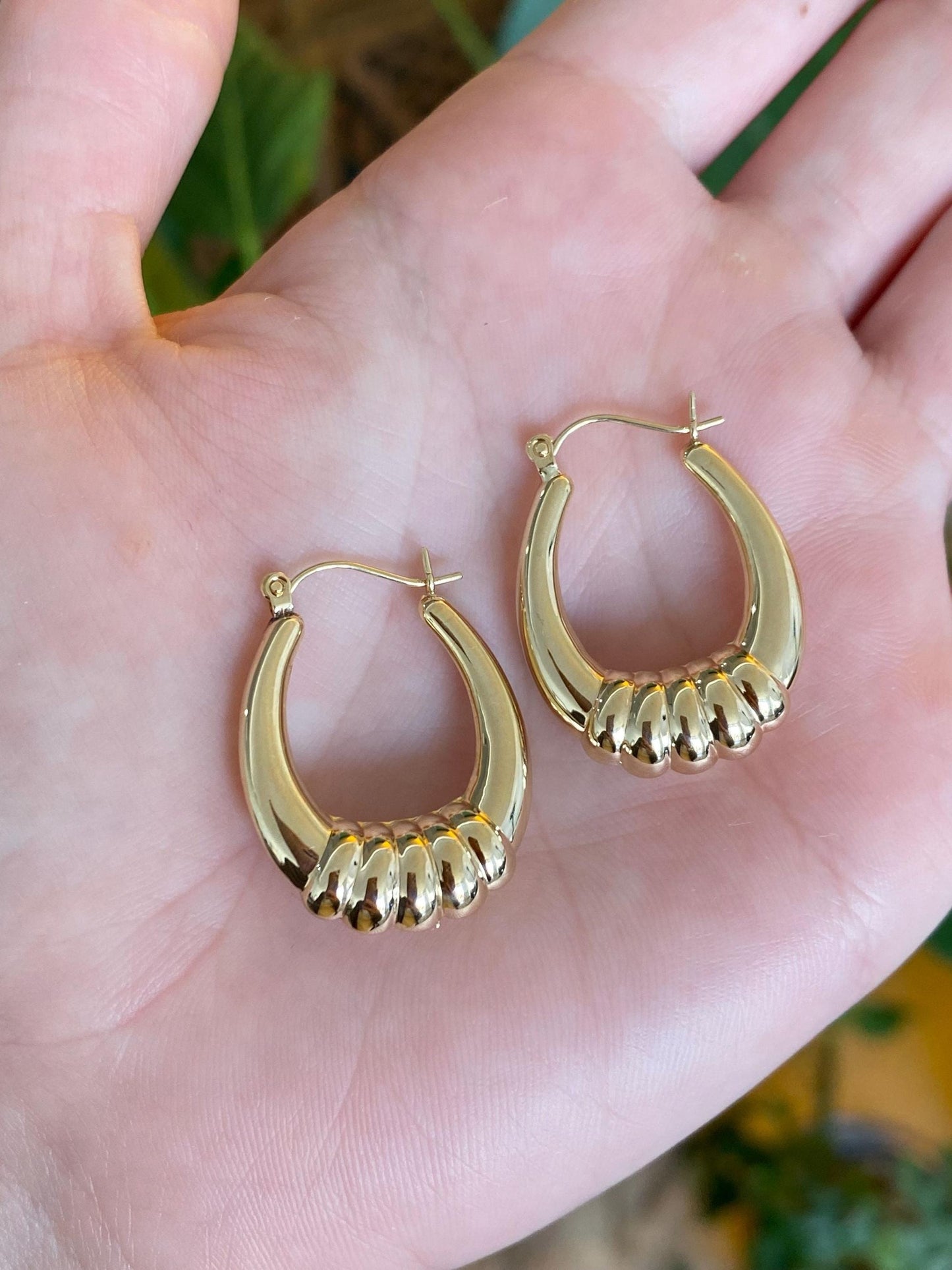 Vintage 14k Yellow Gold Scalloped Design Hoop Earrings