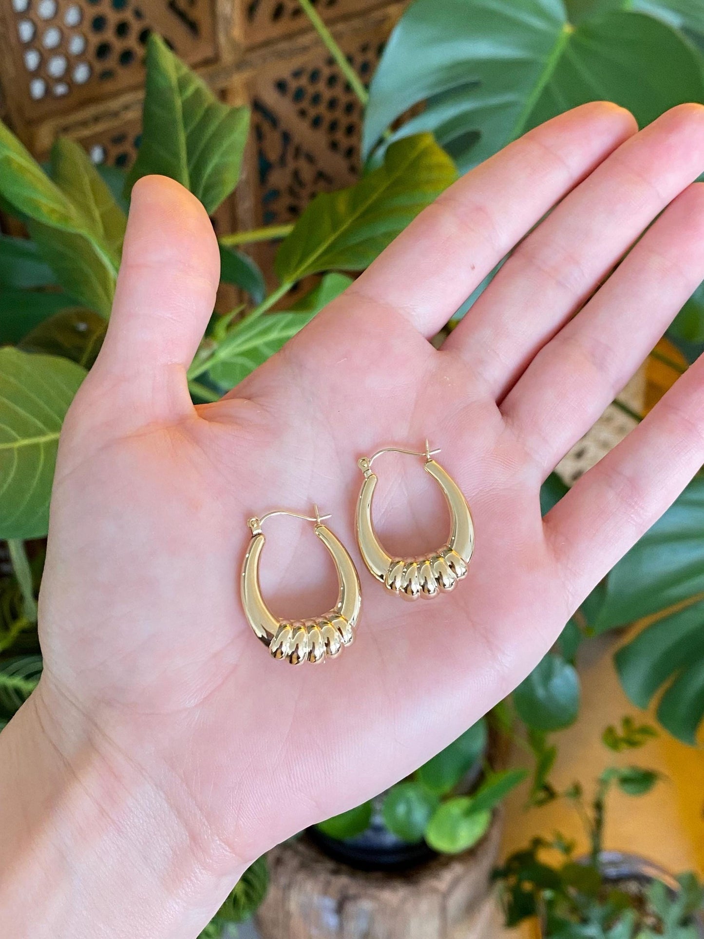 Vintage 14k Yellow Gold Scalloped Design Hoop Earrings