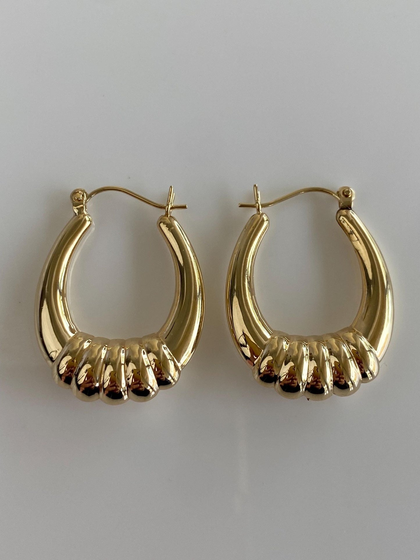 Vintage 14k Yellow Gold Scalloped Design Hoop Earrings