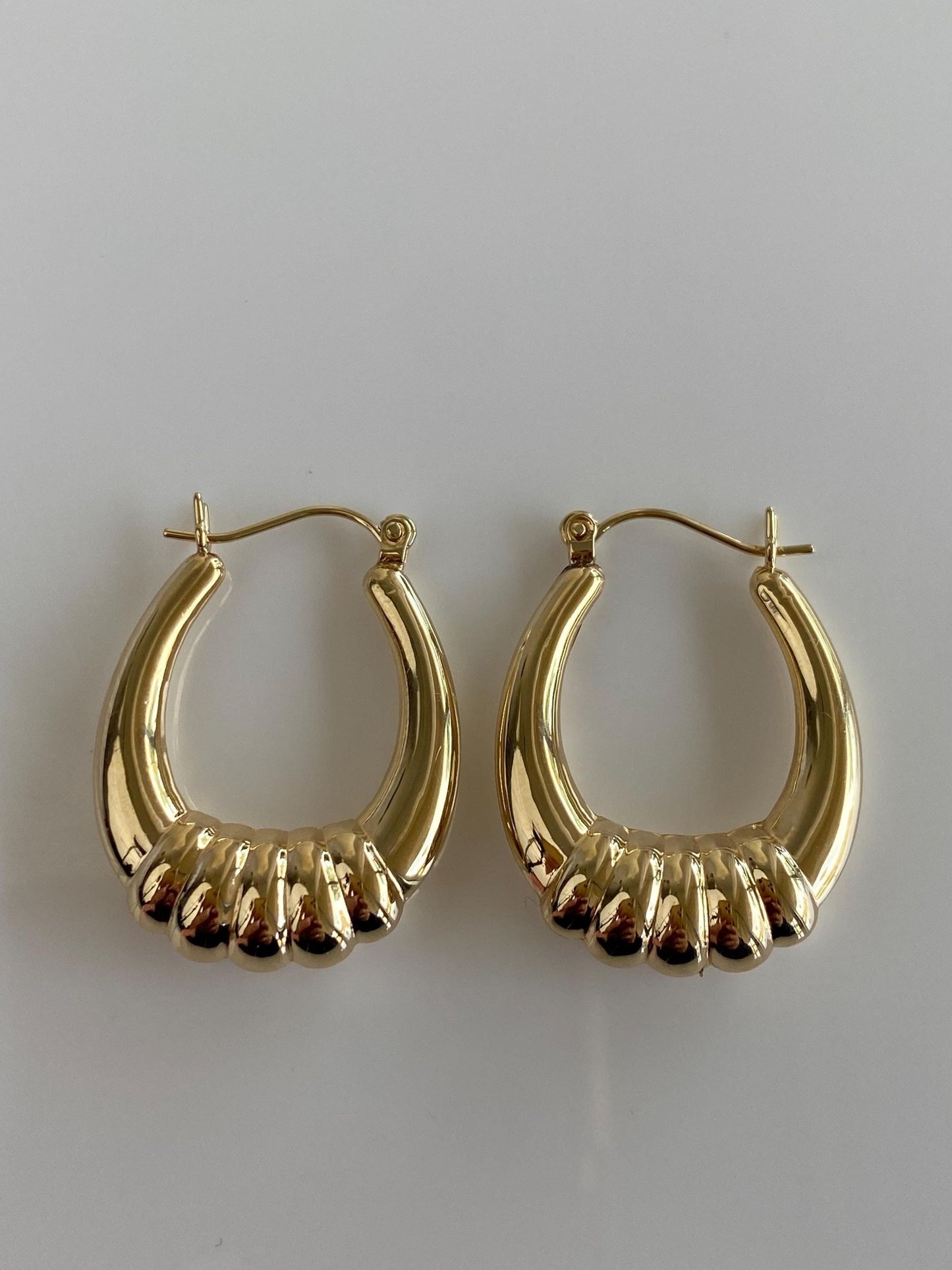 Vintage 14k Yellow Gold Scalloped Design Hoop Earrings
