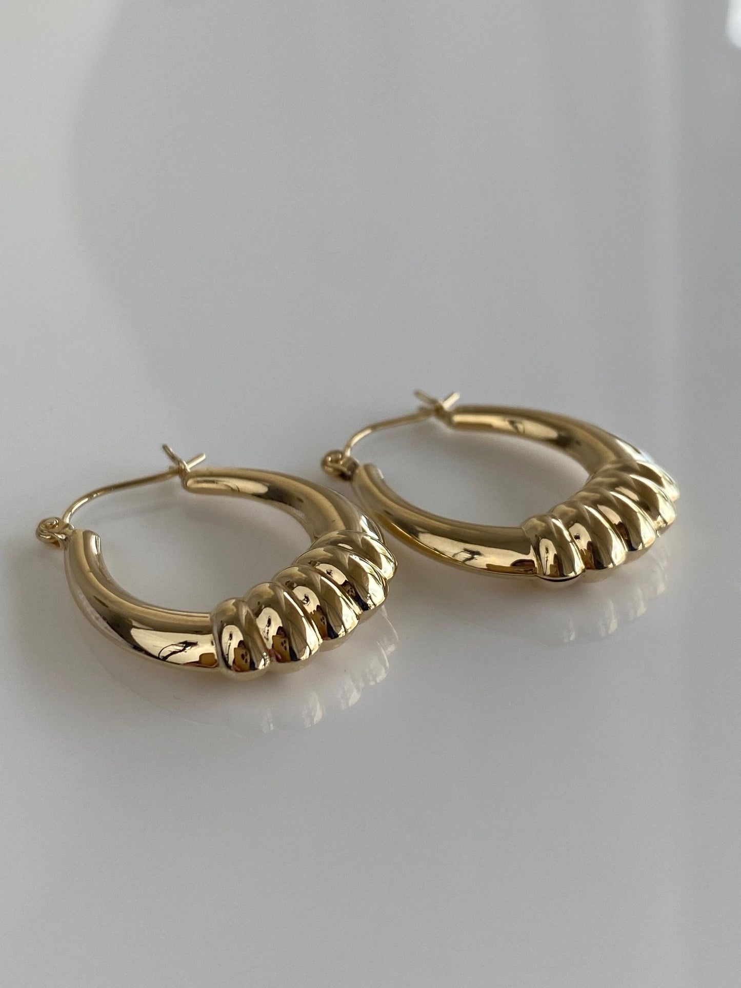 Vintage 14k Yellow Gold Scalloped Design Hoop Earrings