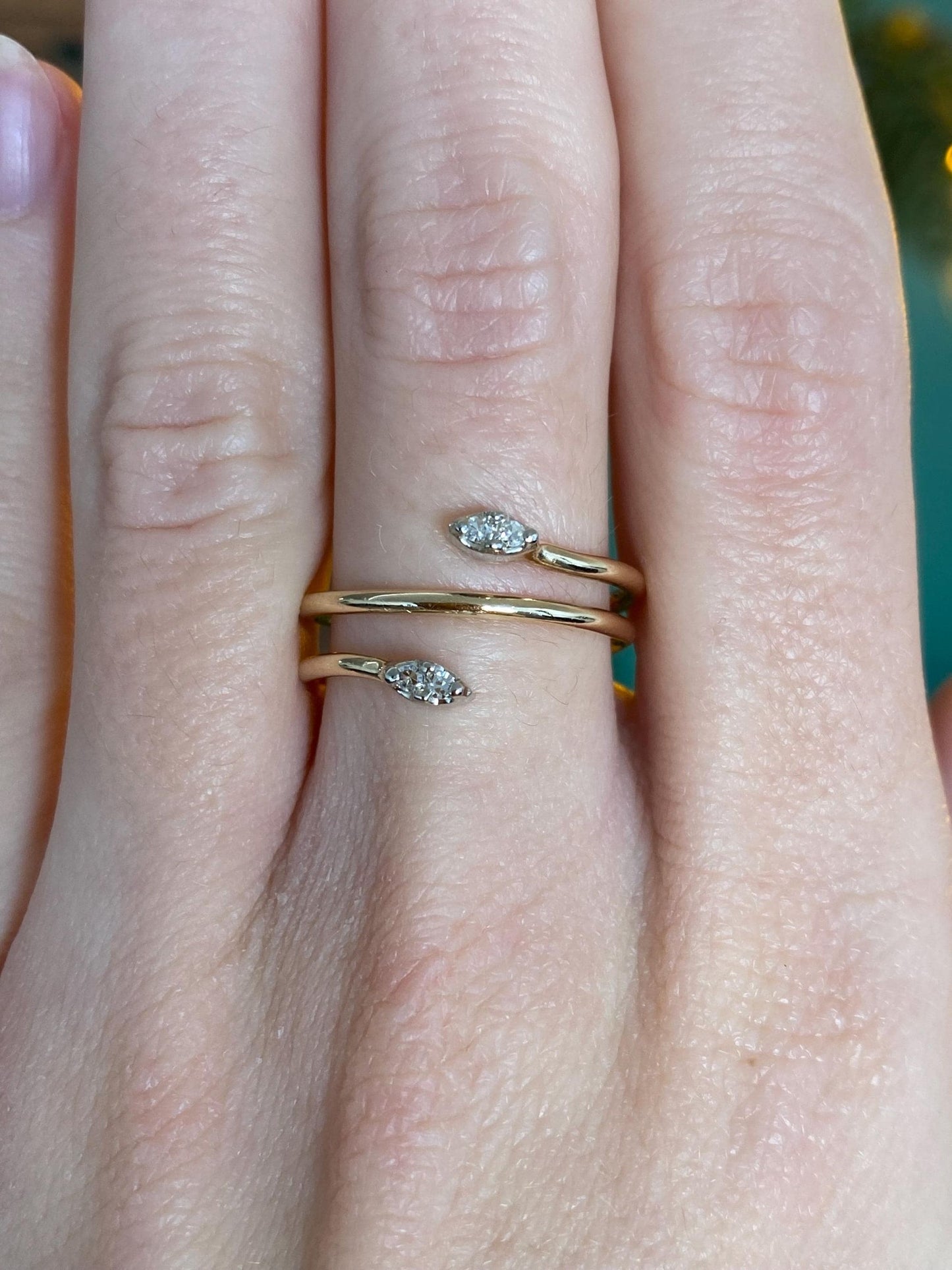 Vintage Solid 14k White & Yellow Gold Diamond Spring Ring - Size 8