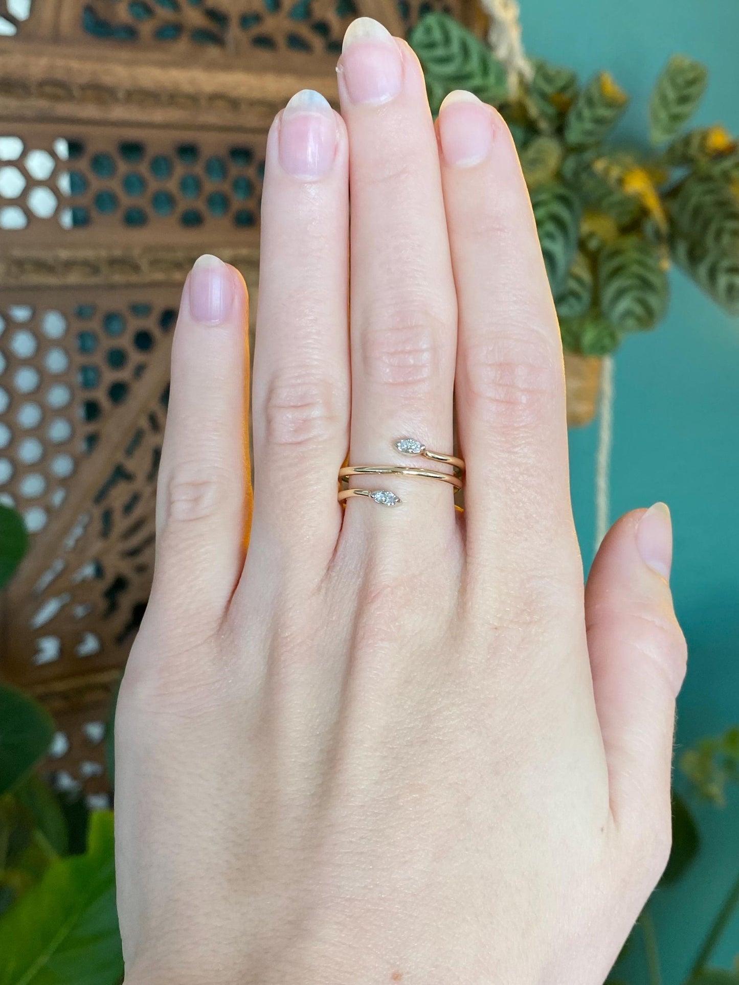 Vintage Solid 14k White & Yellow Gold Diamond Spring Ring - Size 8