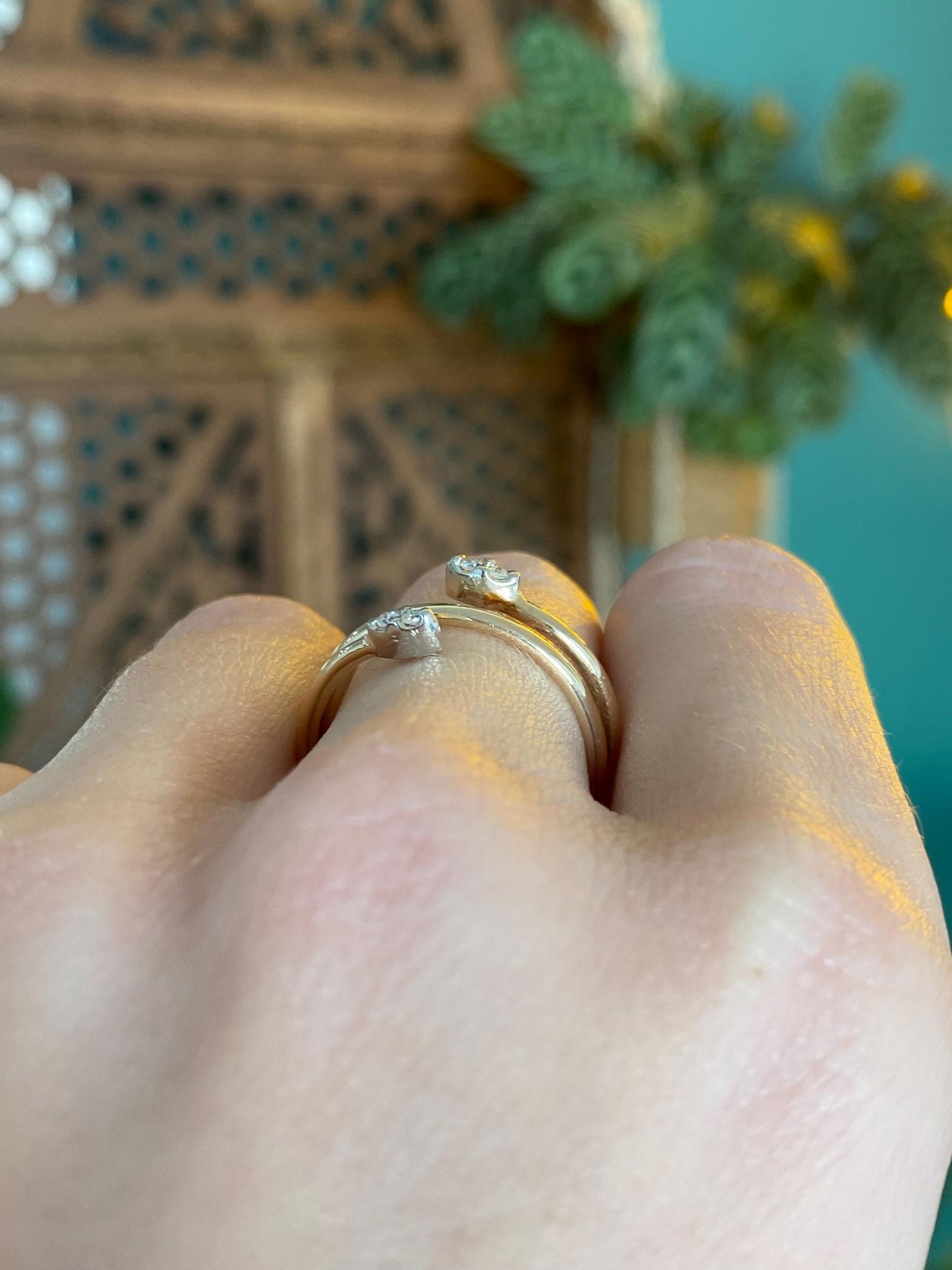 Vintage Solid 14k White & Yellow Gold Diamond Spring Ring - Size 8