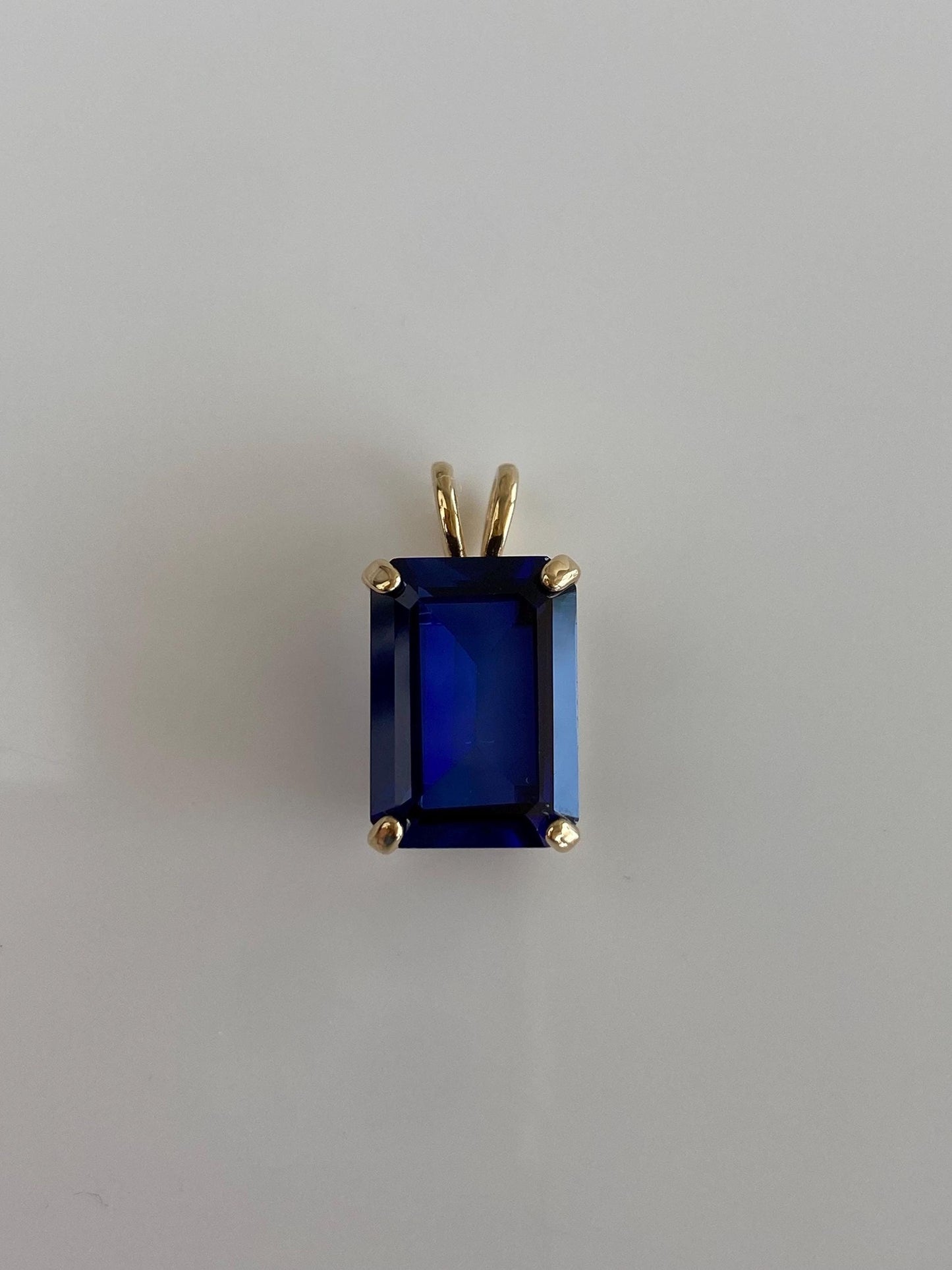 Vintage Solid 14k Yellow Gold Blue Sapphire Charm