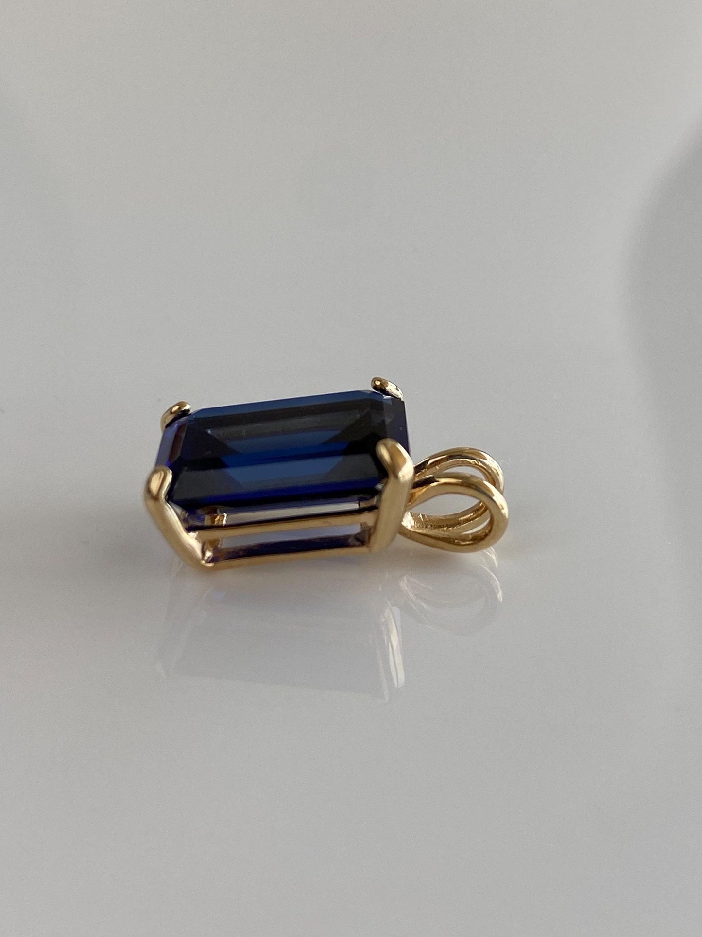 Vintage Solid 14k Yellow Gold Blue Sapphire Charm