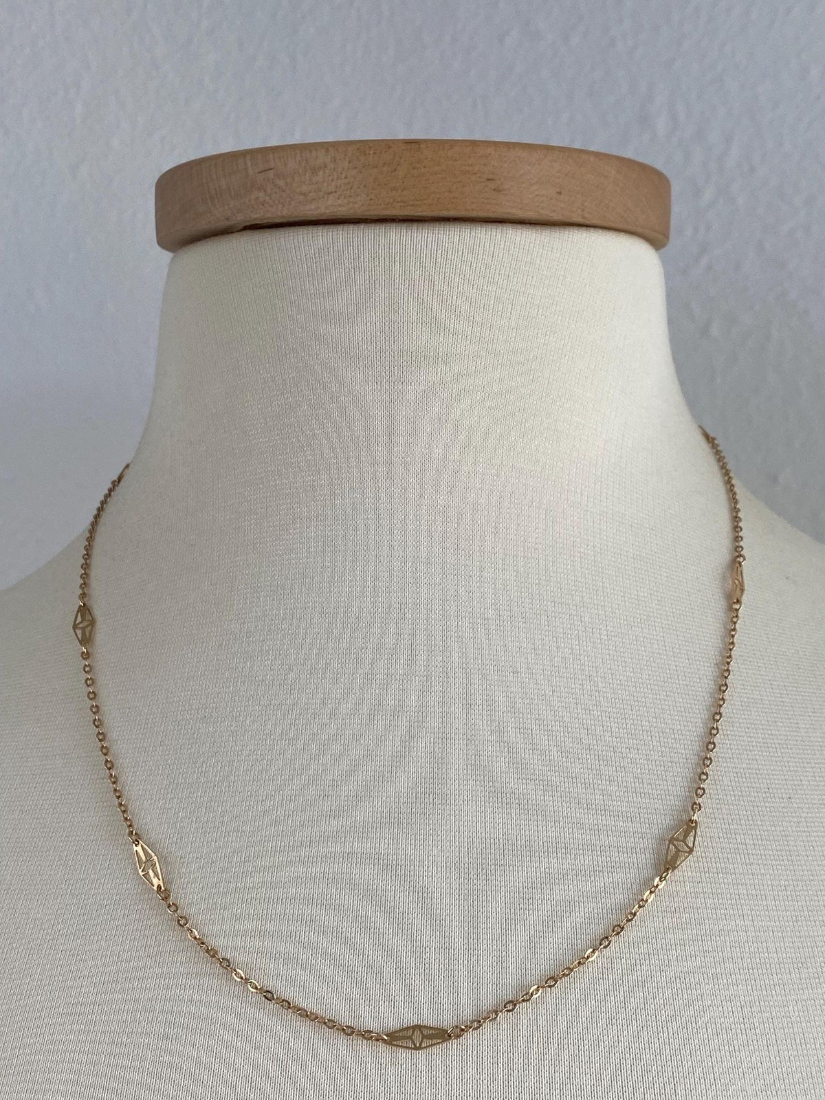 Solid 10k Yellow Gold Station Cable Chain Necklace - 20.5 inches