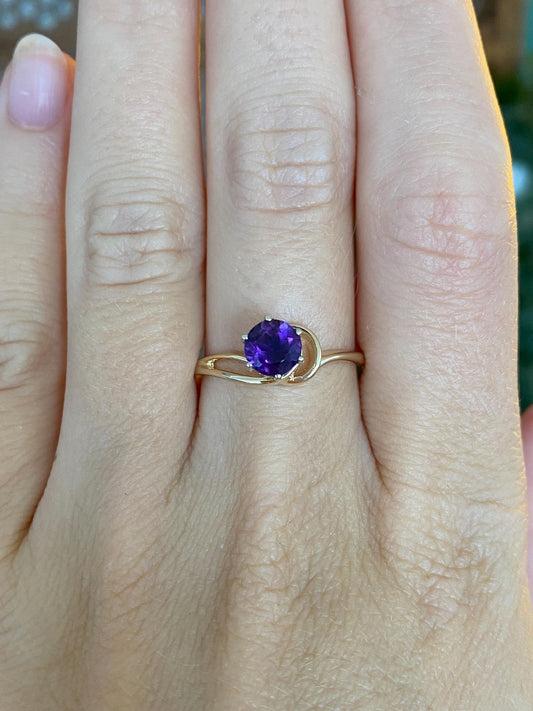 Vintage Solid 14k Yellow Gold Amethyst Ring - Size 8