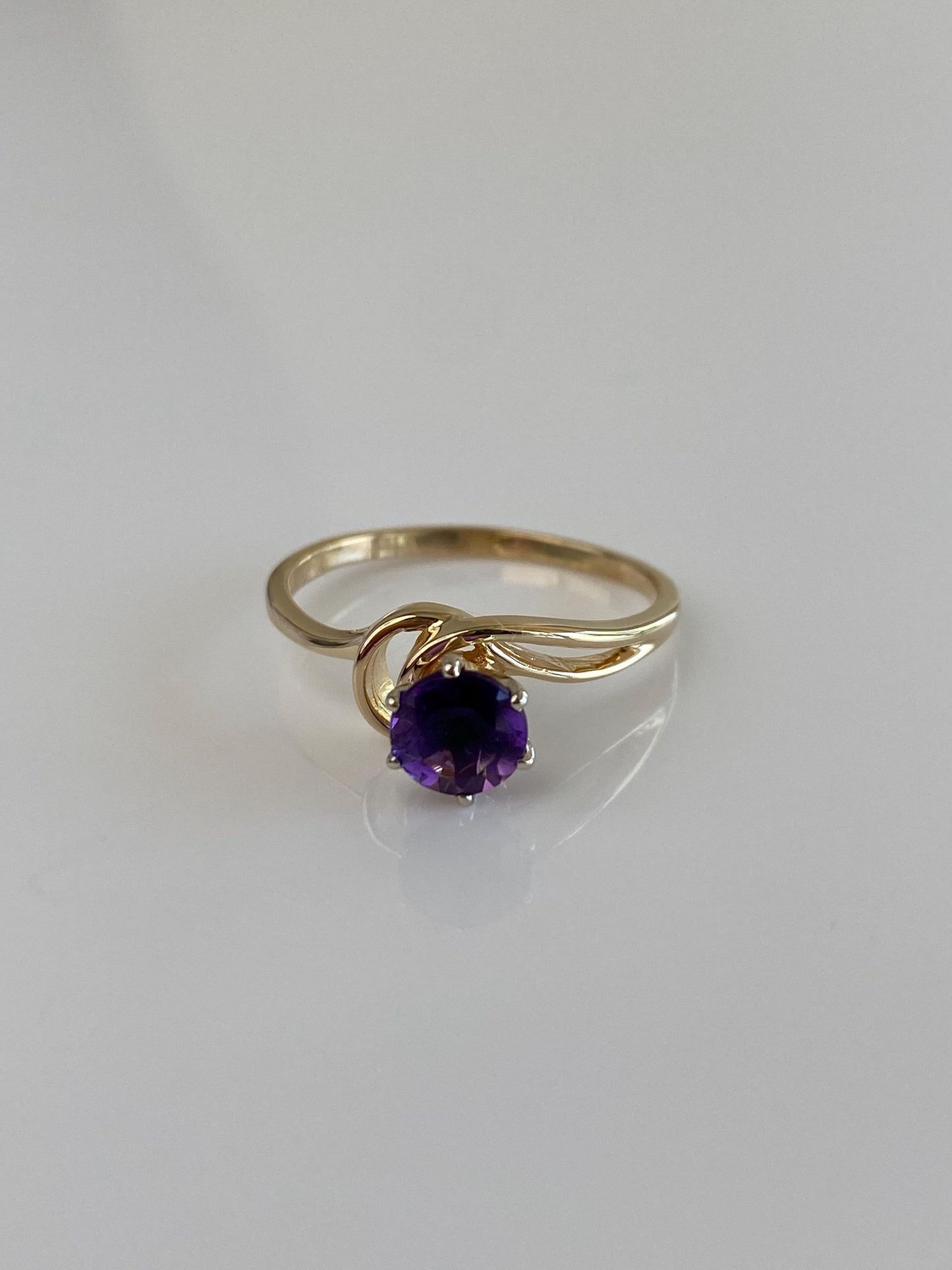 Vintage Solid 14k Yellow Gold Amethyst Ring - Size 8