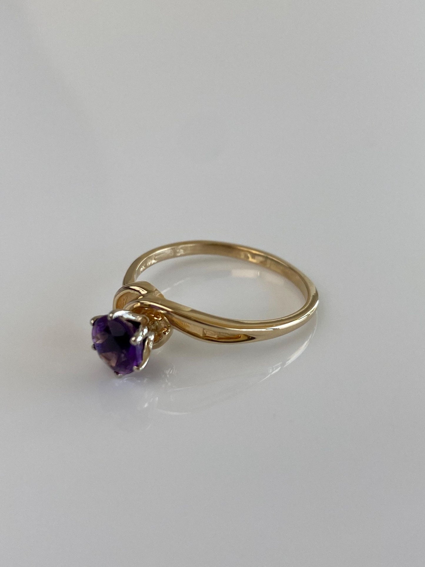 Vintage Solid 14k Yellow Gold Amethyst Ring - Size 8