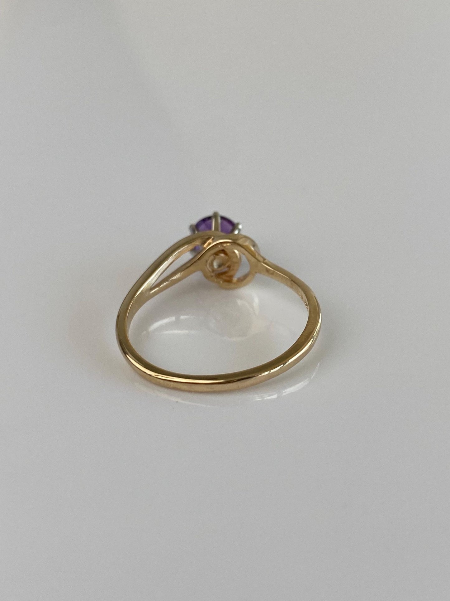Vintage Solid 14k Yellow Gold Amethyst Ring - Size 8