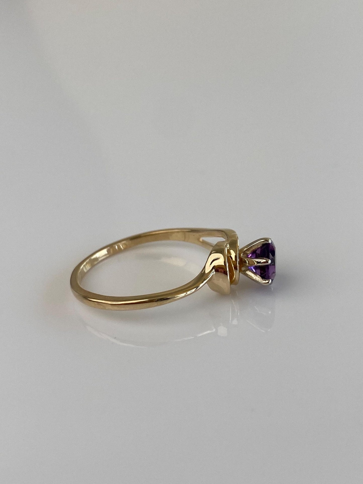Vintage Solid 14k Yellow Gold Amethyst Ring - Size 8
