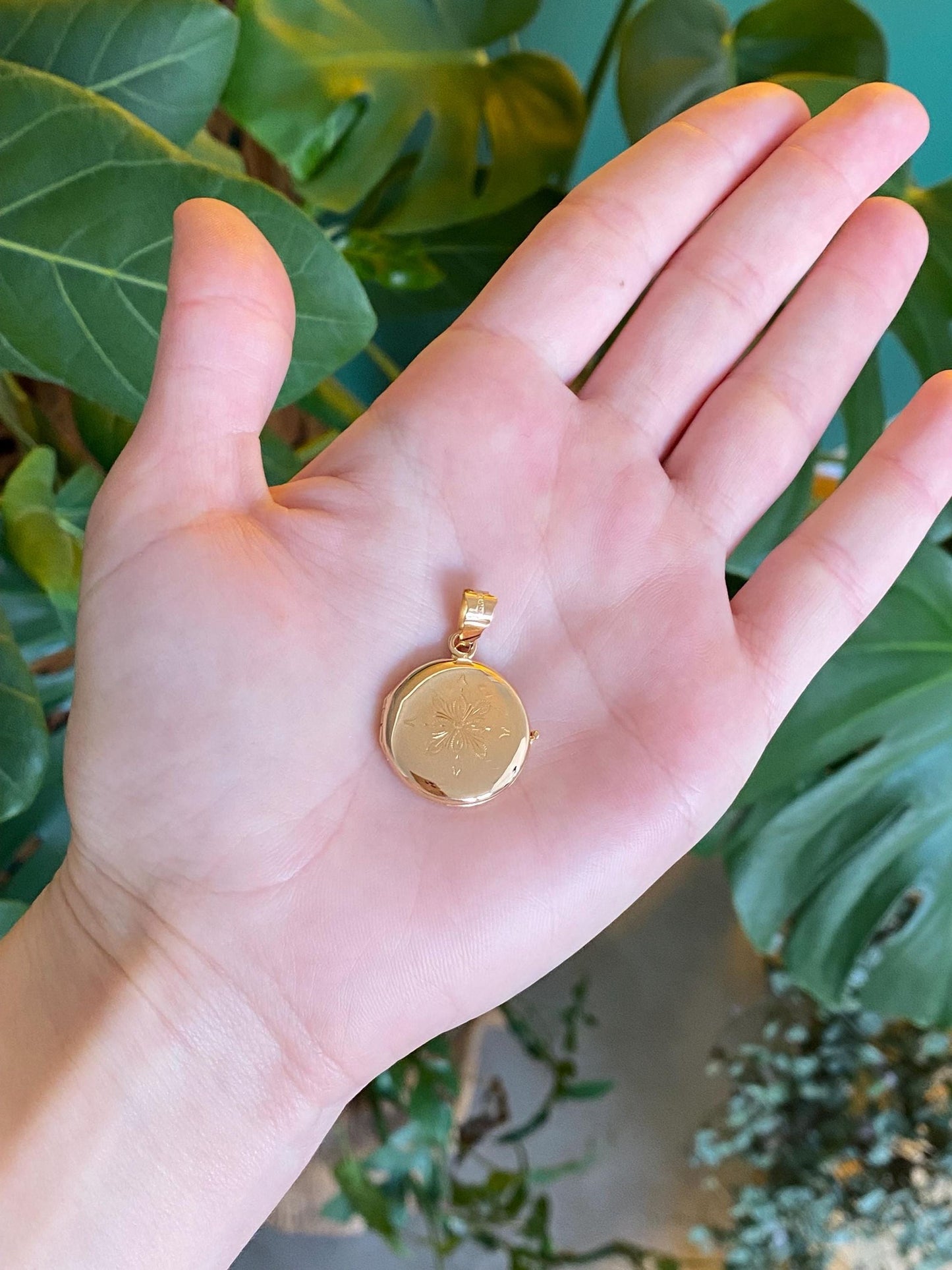 Vintage Solid 14k Yellow Gold Engraved Floral Locket Charm