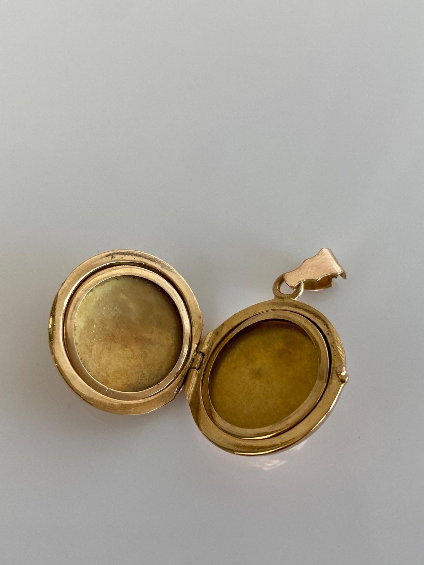 Vintage Solid 14k Yellow Gold Engraved Floral Locket Charm