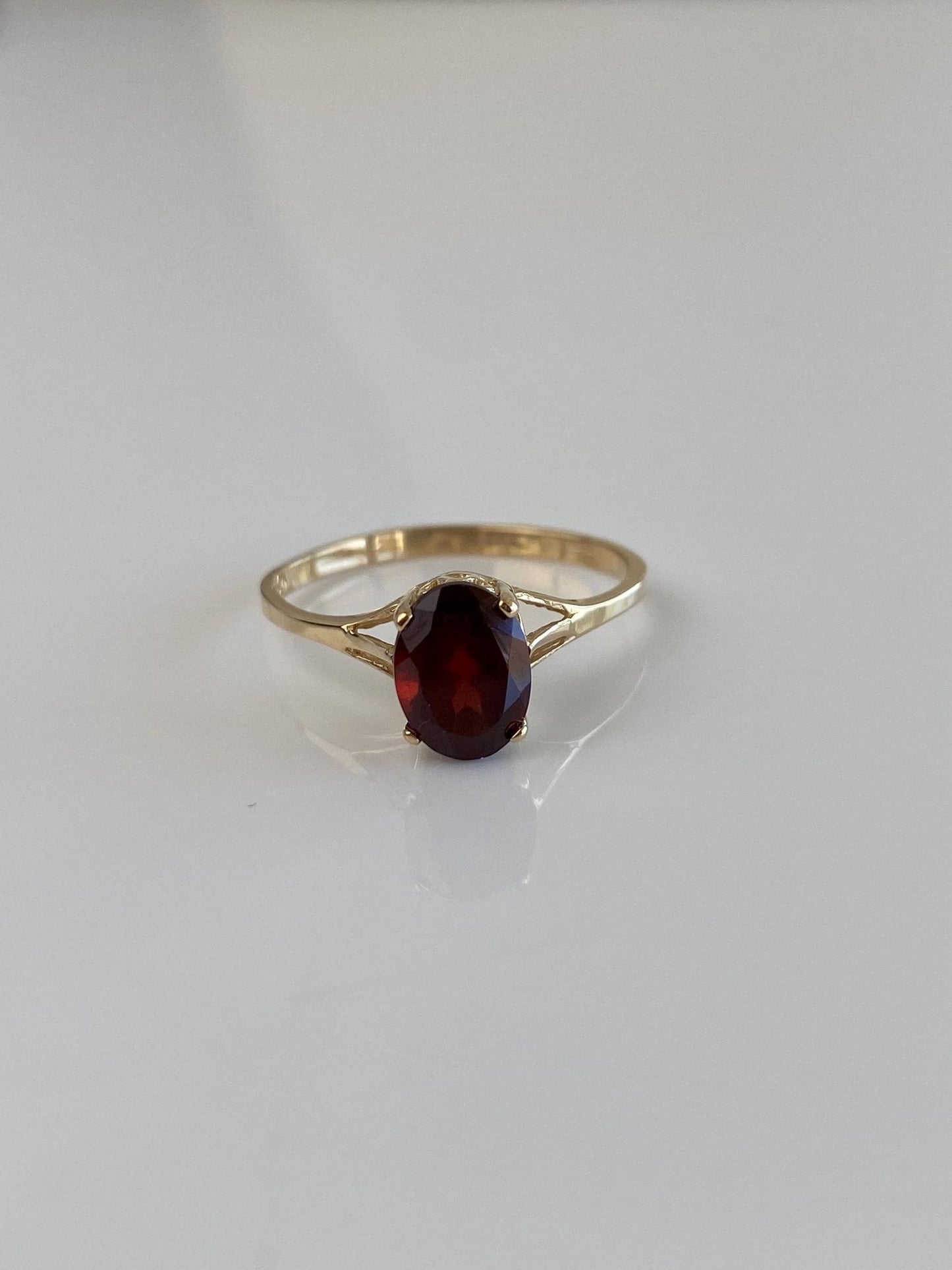 Vintage Solid 10k Yellow Gold Garnet Ring - Size 7.75
