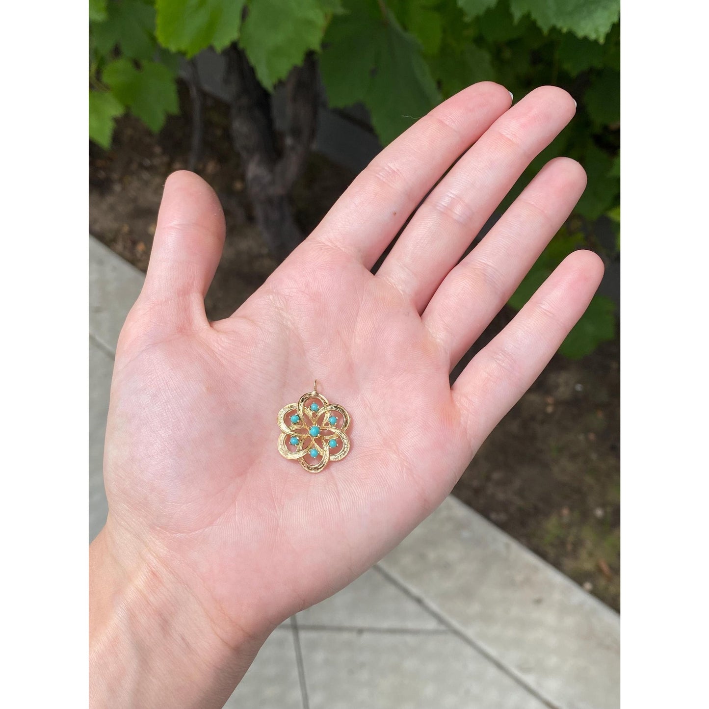 Vintage Solid 14k Yellow Gold Turquoise Knot Charm