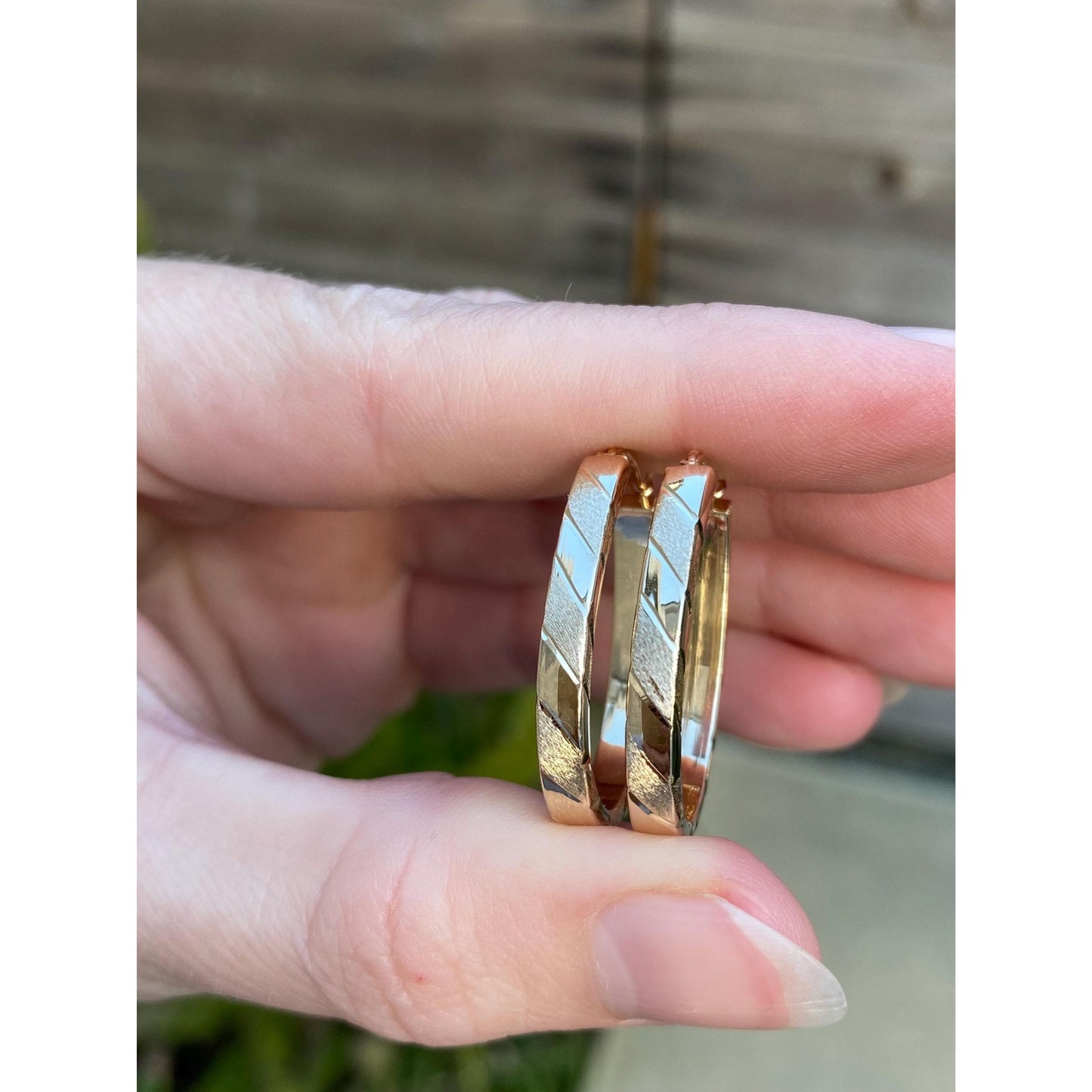 Vintage 14k Yellow Gold Satin Lined Stripe Hoop Earrings