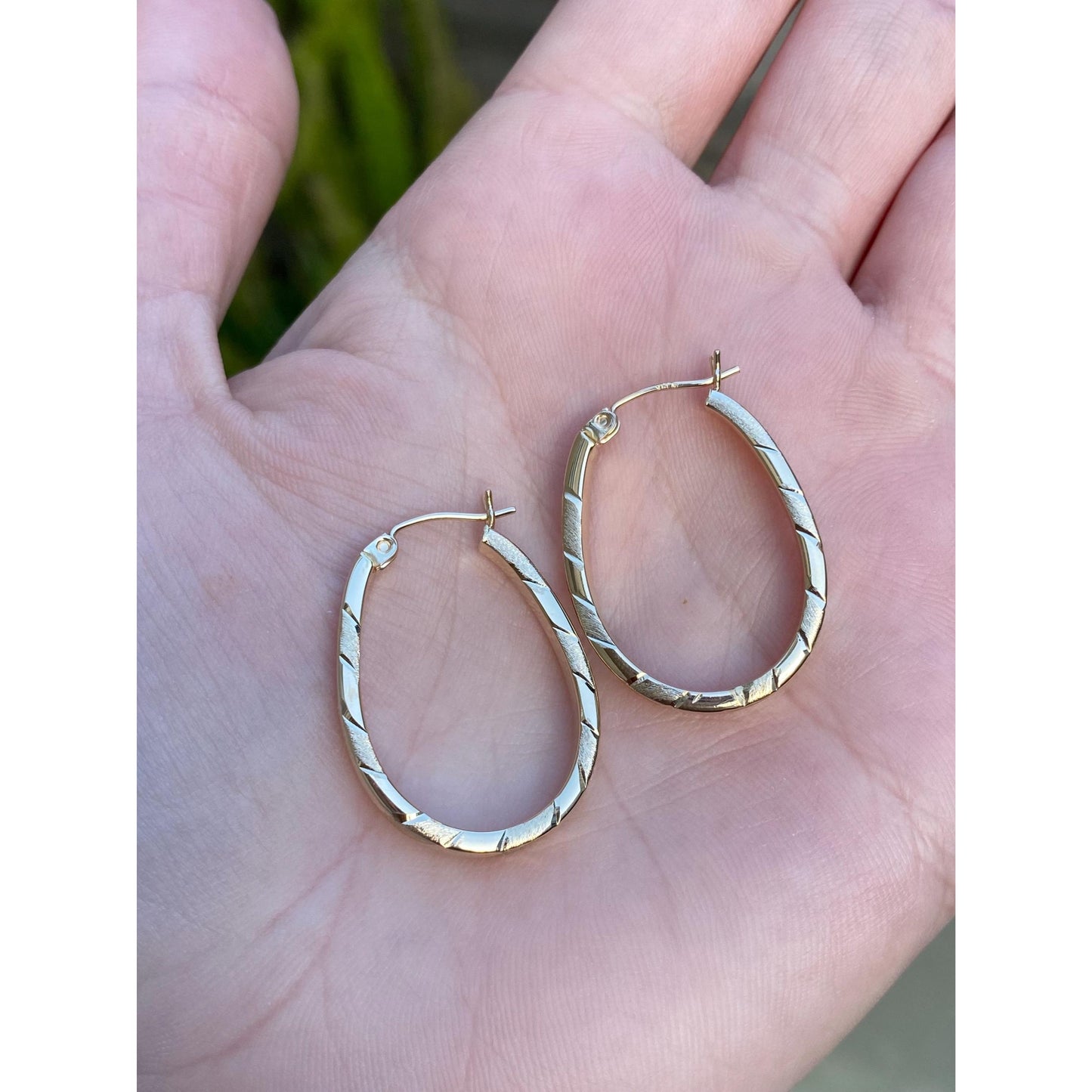 Vintage 14k Yellow Gold Satin Lined Stripe Hoop Earrings