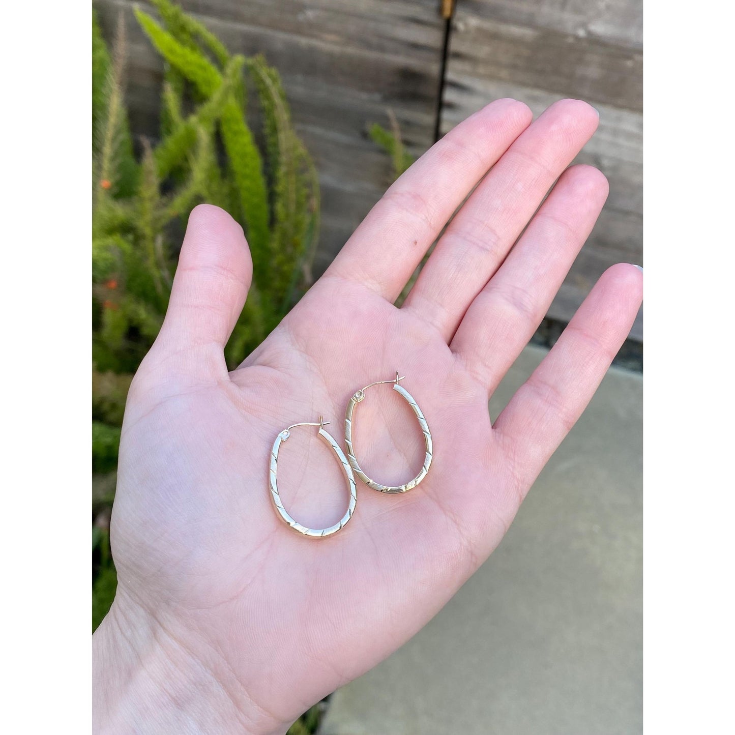 Vintage 14k Yellow Gold Satin Lined Stripe Hoop Earrings