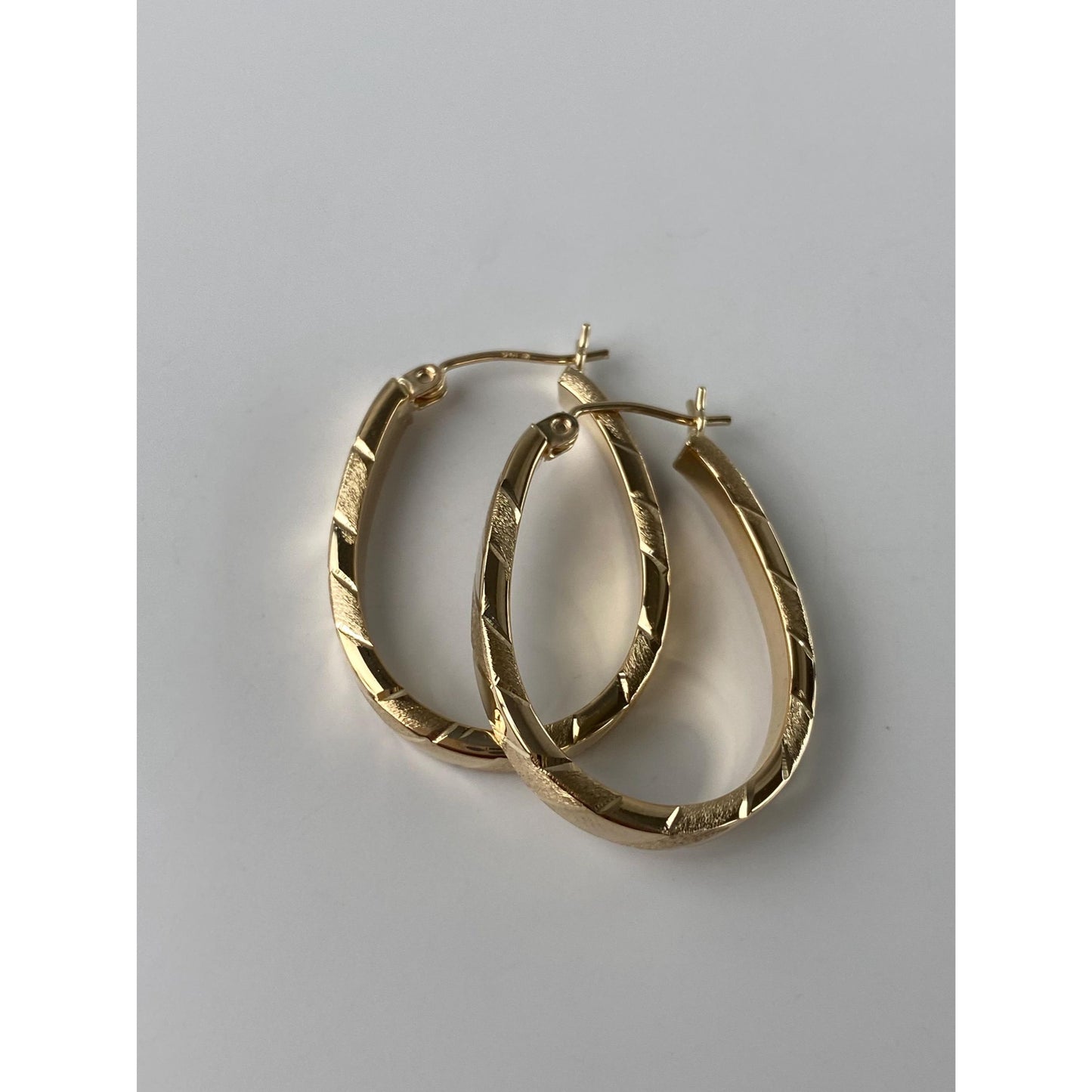 Vintage 14k Yellow Gold Satin Lined Stripe Hoop Earrings