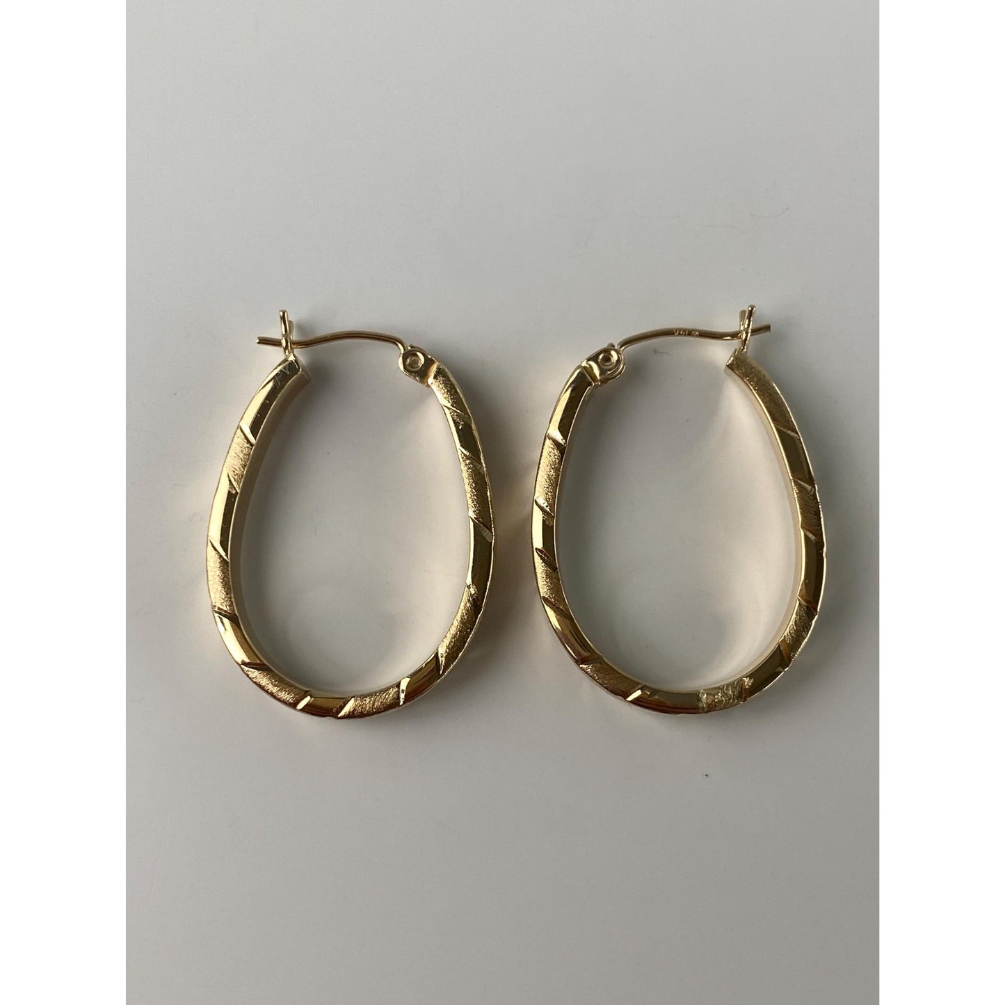 Vintage 14k Yellow Gold Satin Lined Stripe Hoop Earrings