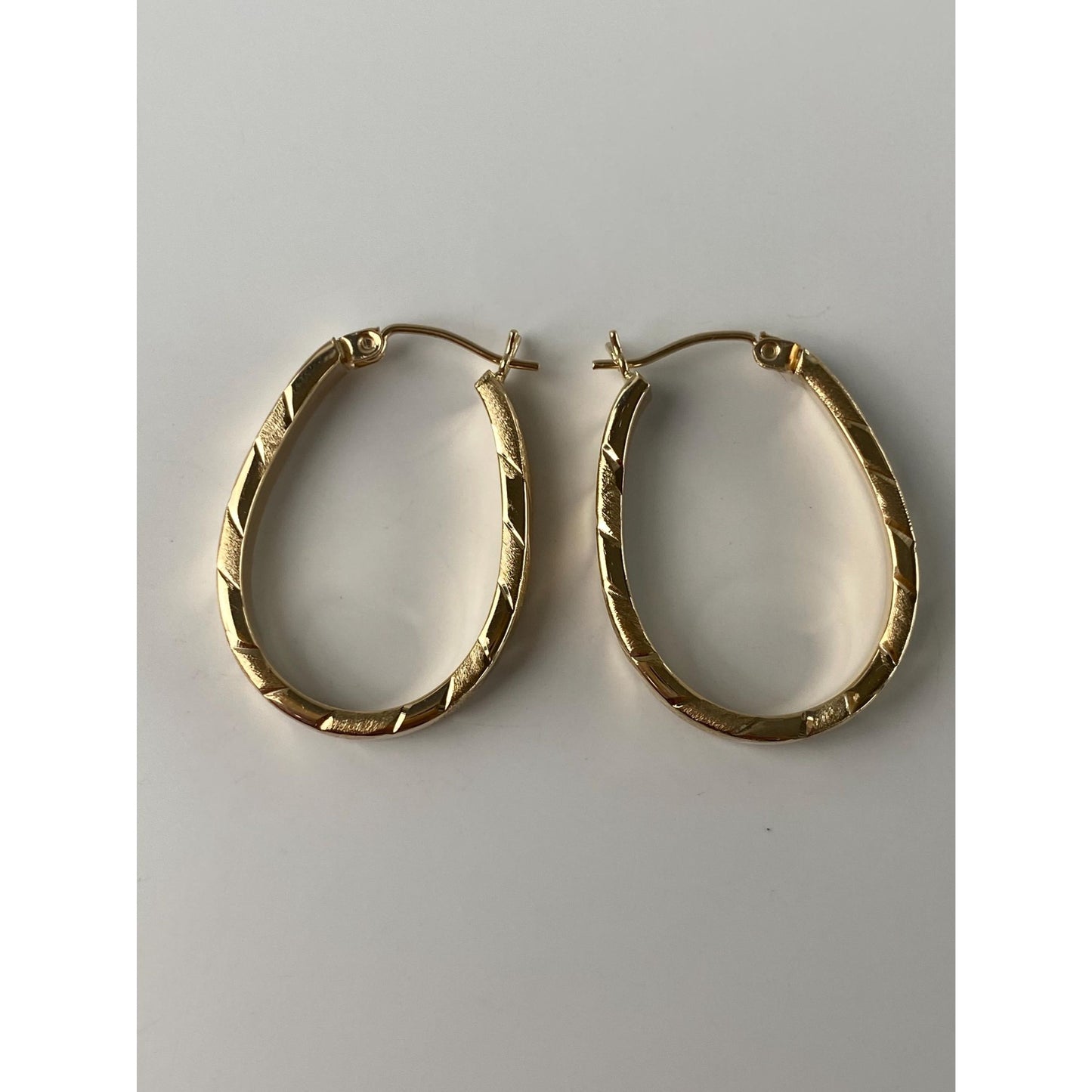 Vintage 14k Yellow Gold Satin Lined Stripe Hoop Earrings