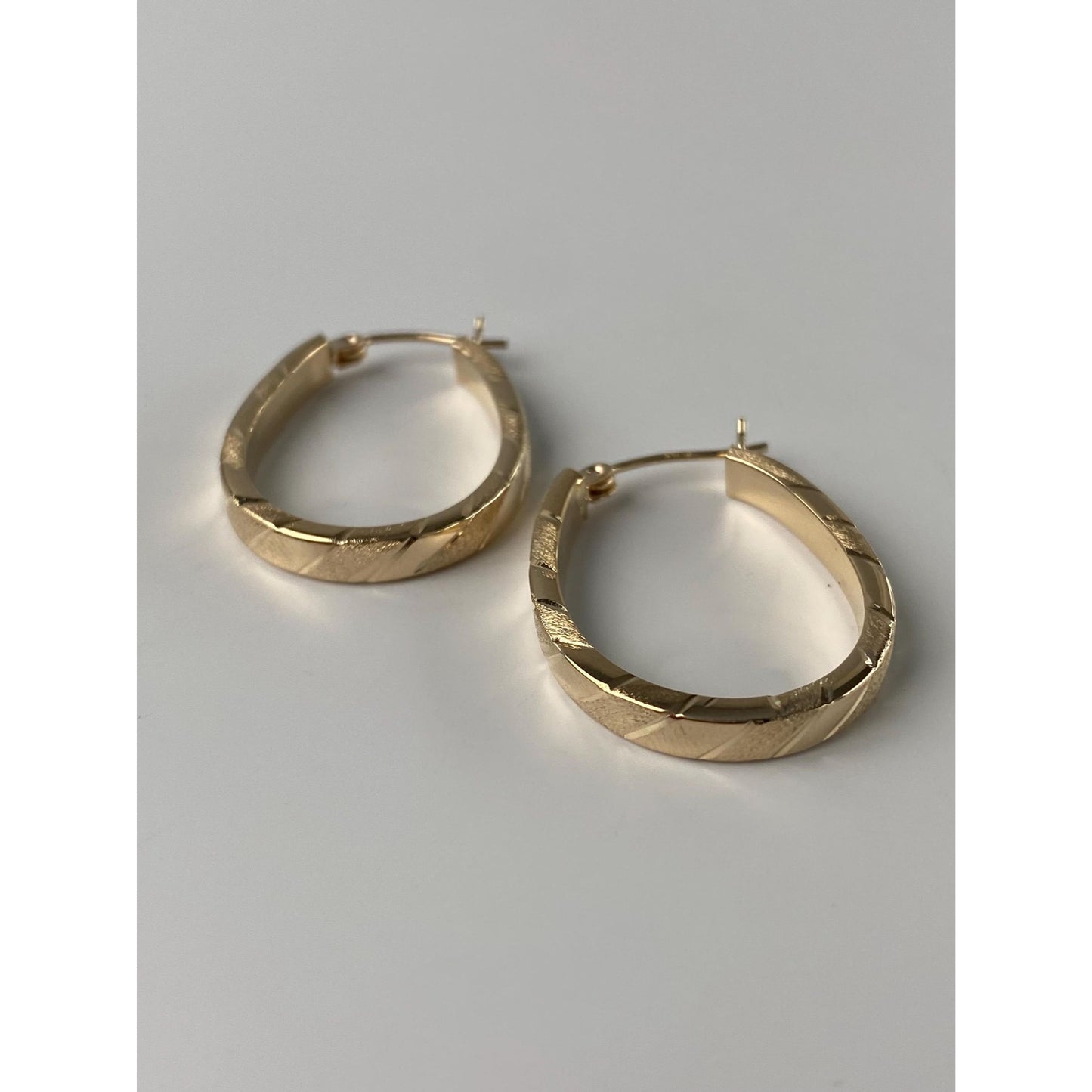 Vintage 14k Yellow Gold Satin Lined Stripe Hoop Earrings