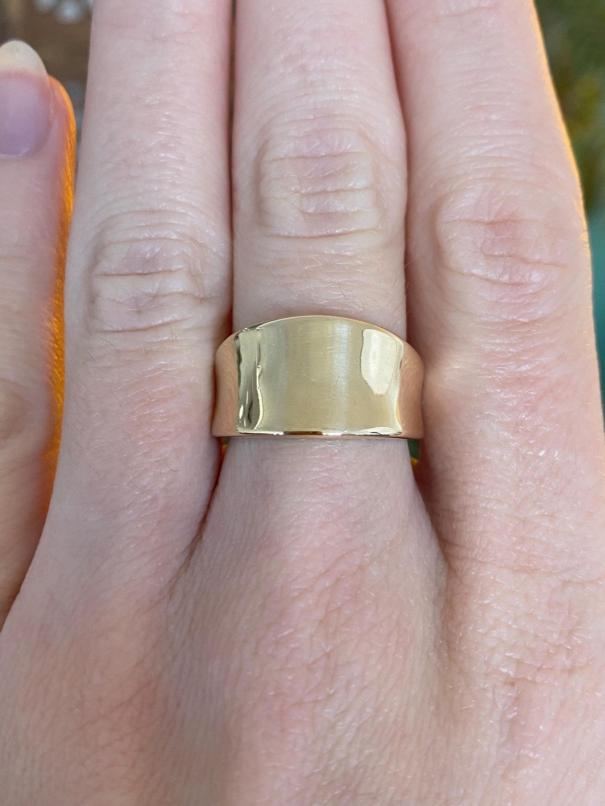 Vintage Solid 10k Yellow Gold Tapered Ring Band - Size 6.25