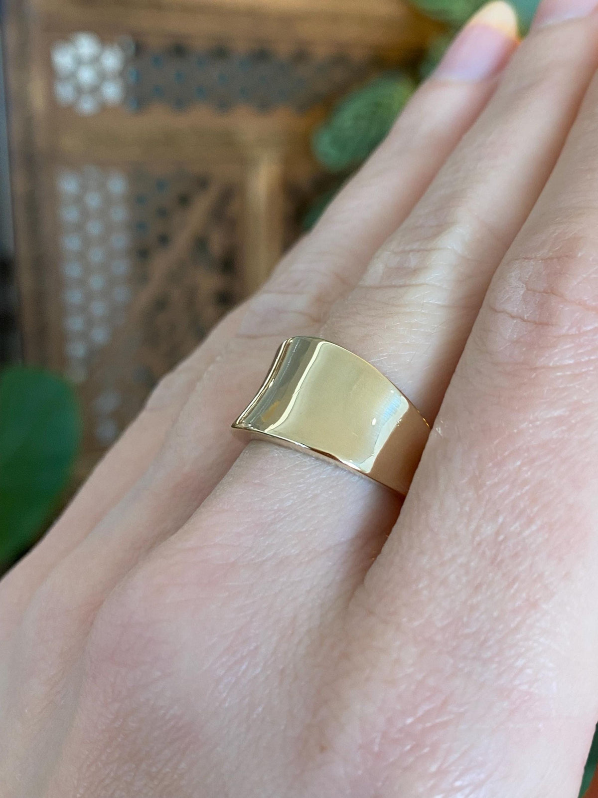 Vintage Solid 10k Yellow Gold Tapered Ring Band - Size 6.25