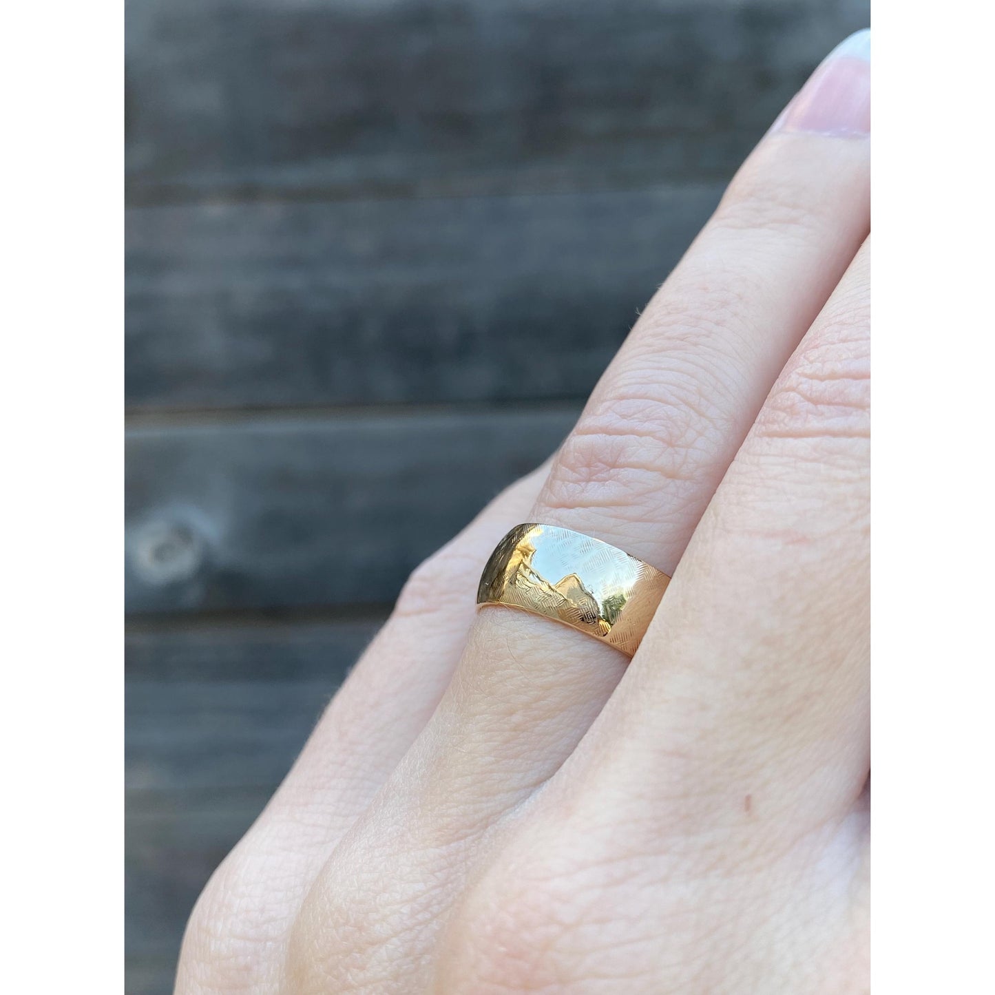 Vintage Solid 14k Yellow Gold Crosshatch Ring Band - Size 5.75