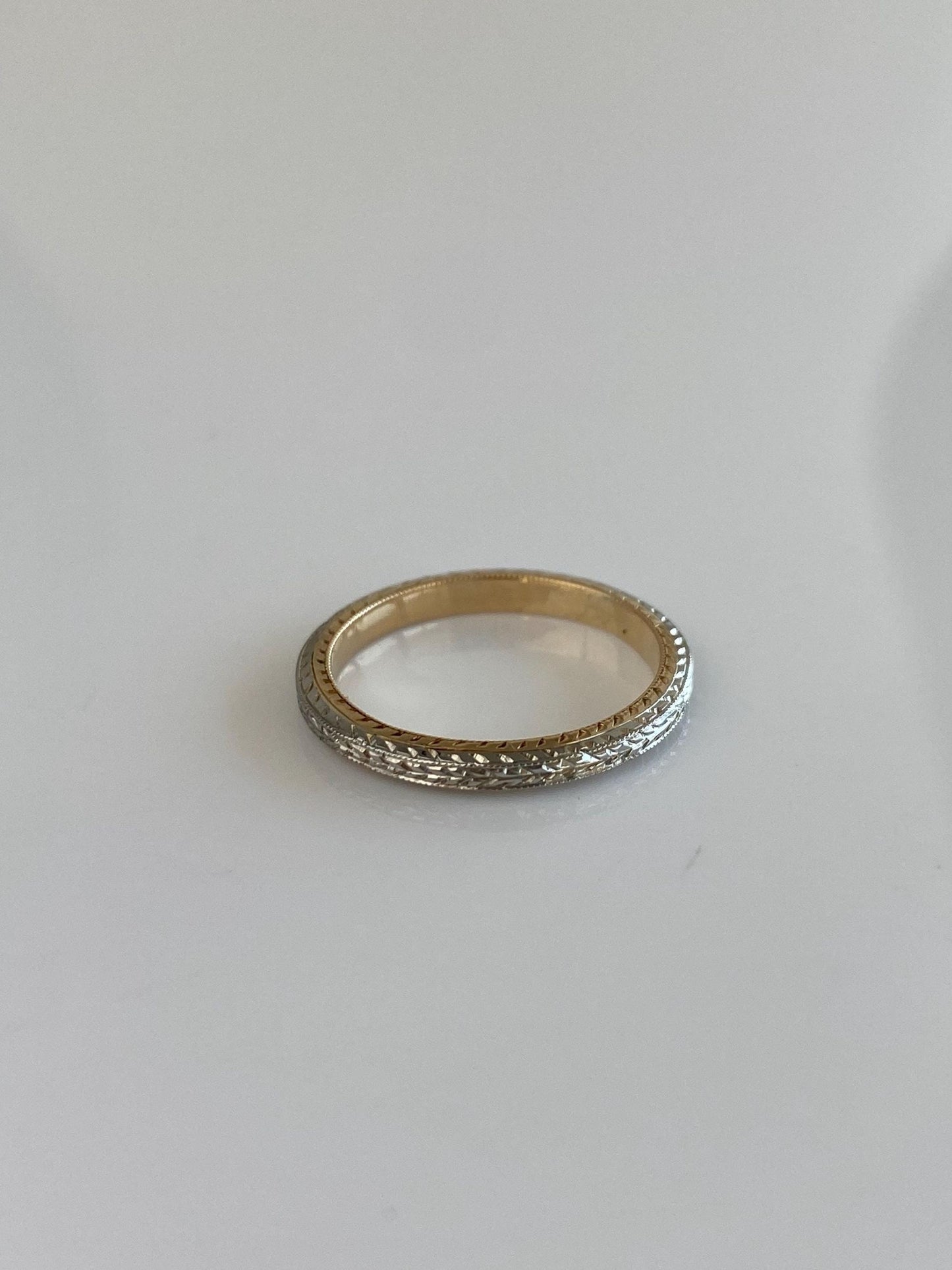 Vintage Solid 14k White & Yellow Gold Designed Ring Band - Size 5.25