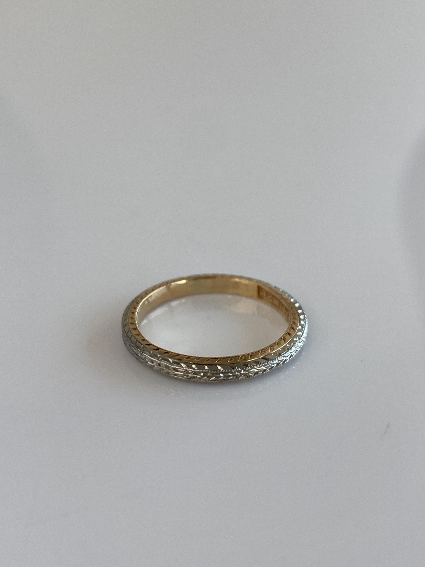 Vintage Solid 14k White & Yellow Gold Designed Ring Band - Size 5.25
