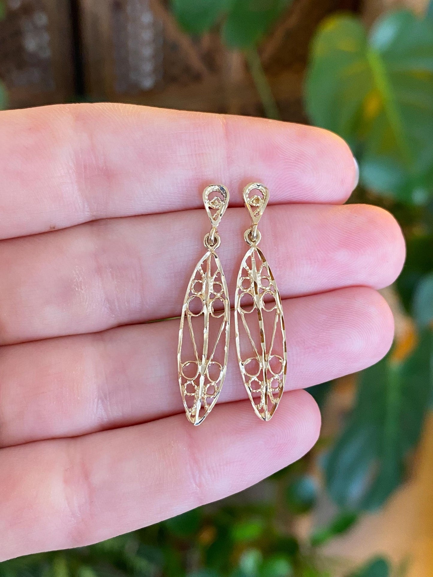 Vintage Solid 14k Yellow Gold Diamond Cut Filigree Dangle Stud Earrings