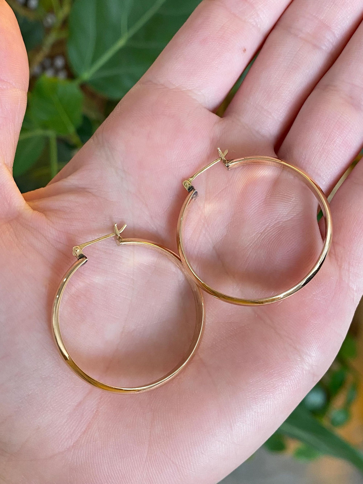 Vintage 18k Yellow Gold Hoop Earrings