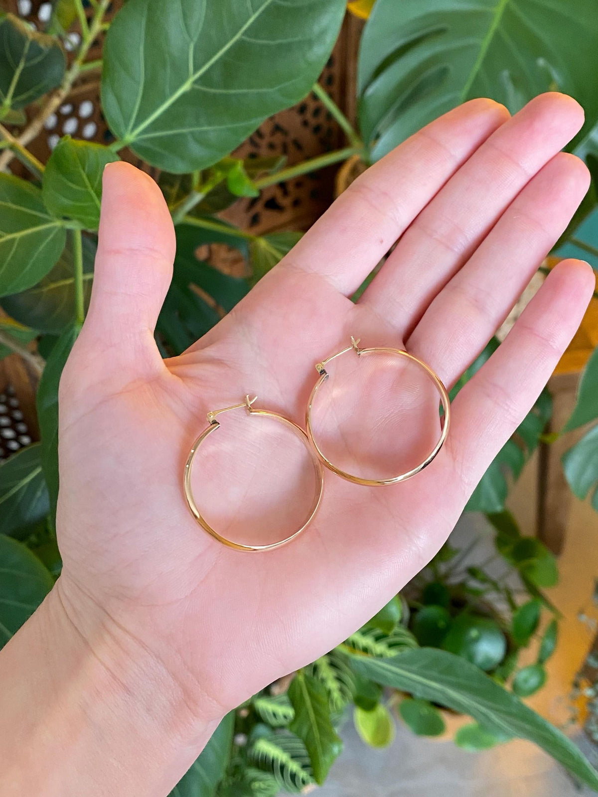 Vintage 18k Yellow Gold Hoop Earrings