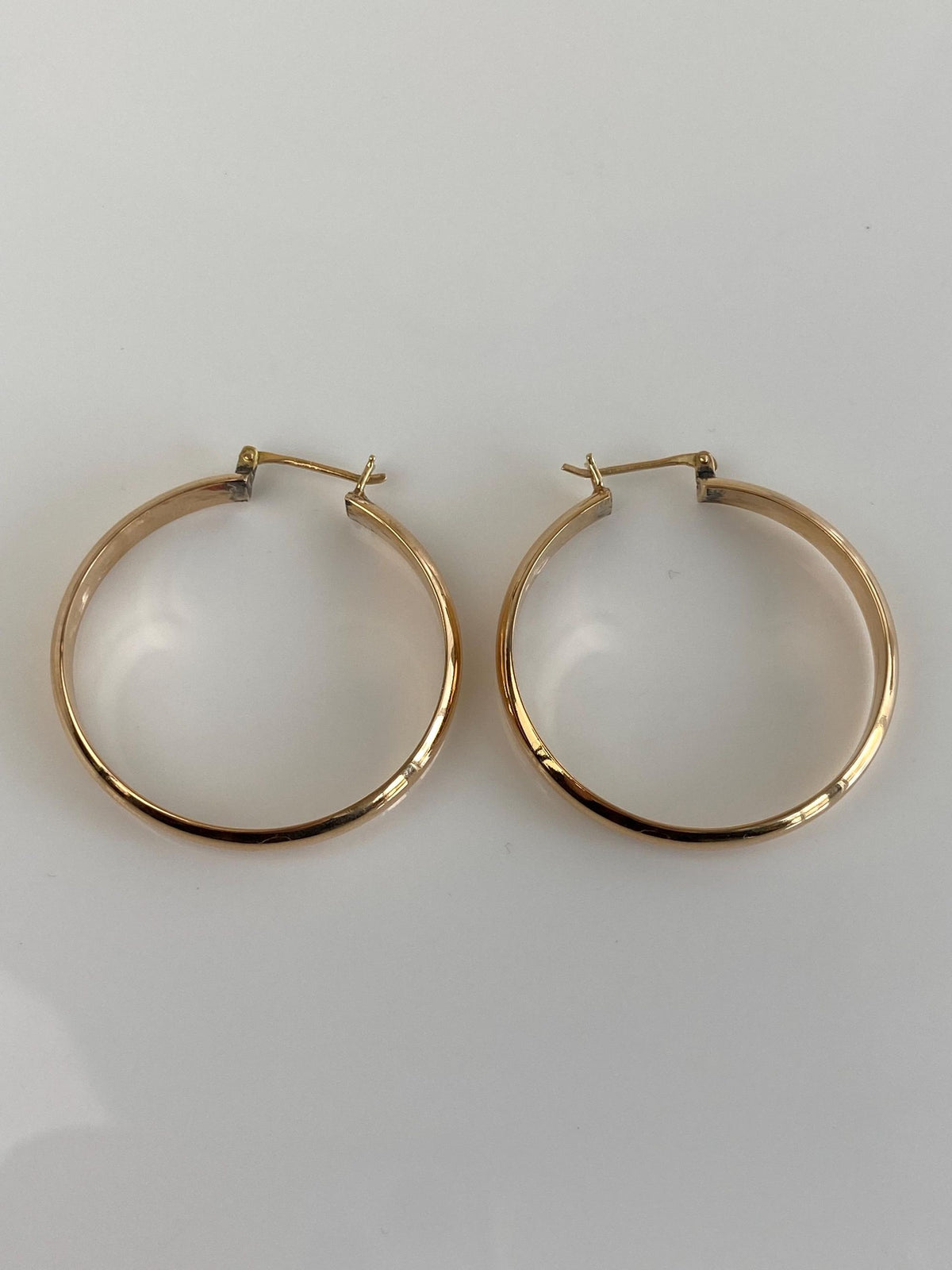 Vintage 18k Yellow Gold Hoop Earrings