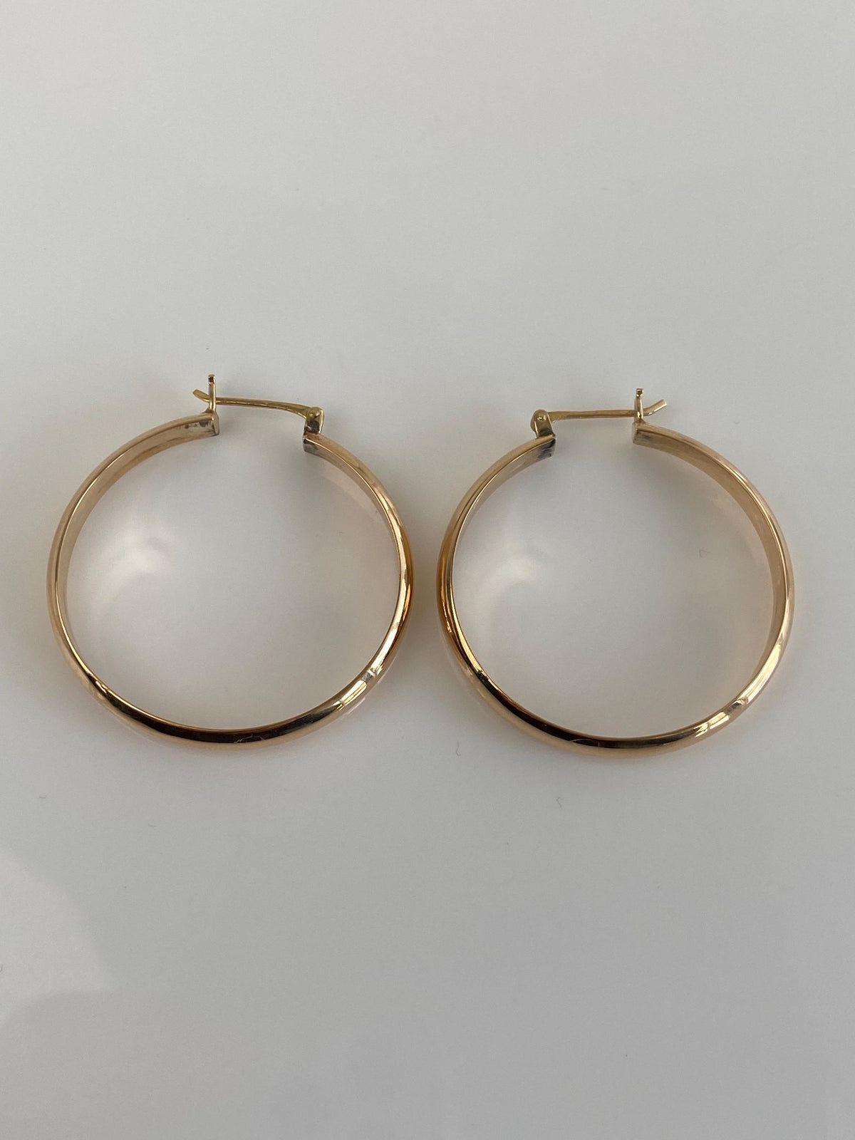 Vintage 18k Yellow Gold Hoop Earrings