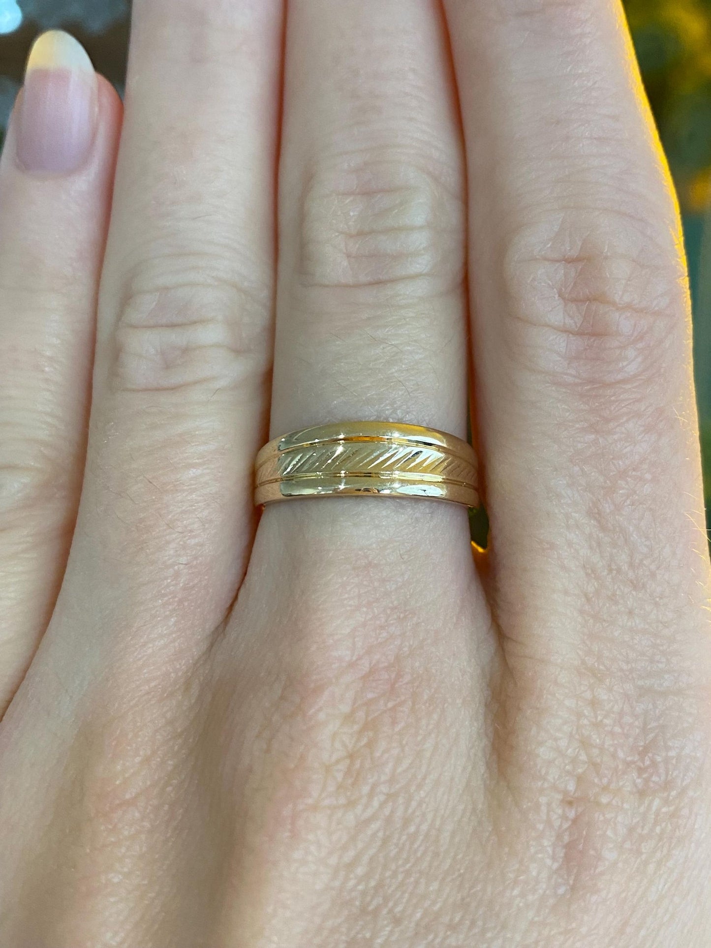 Vintage Solid 14k Yellow Gold Diamond Cut Tapered Ring Band - Size 6.5