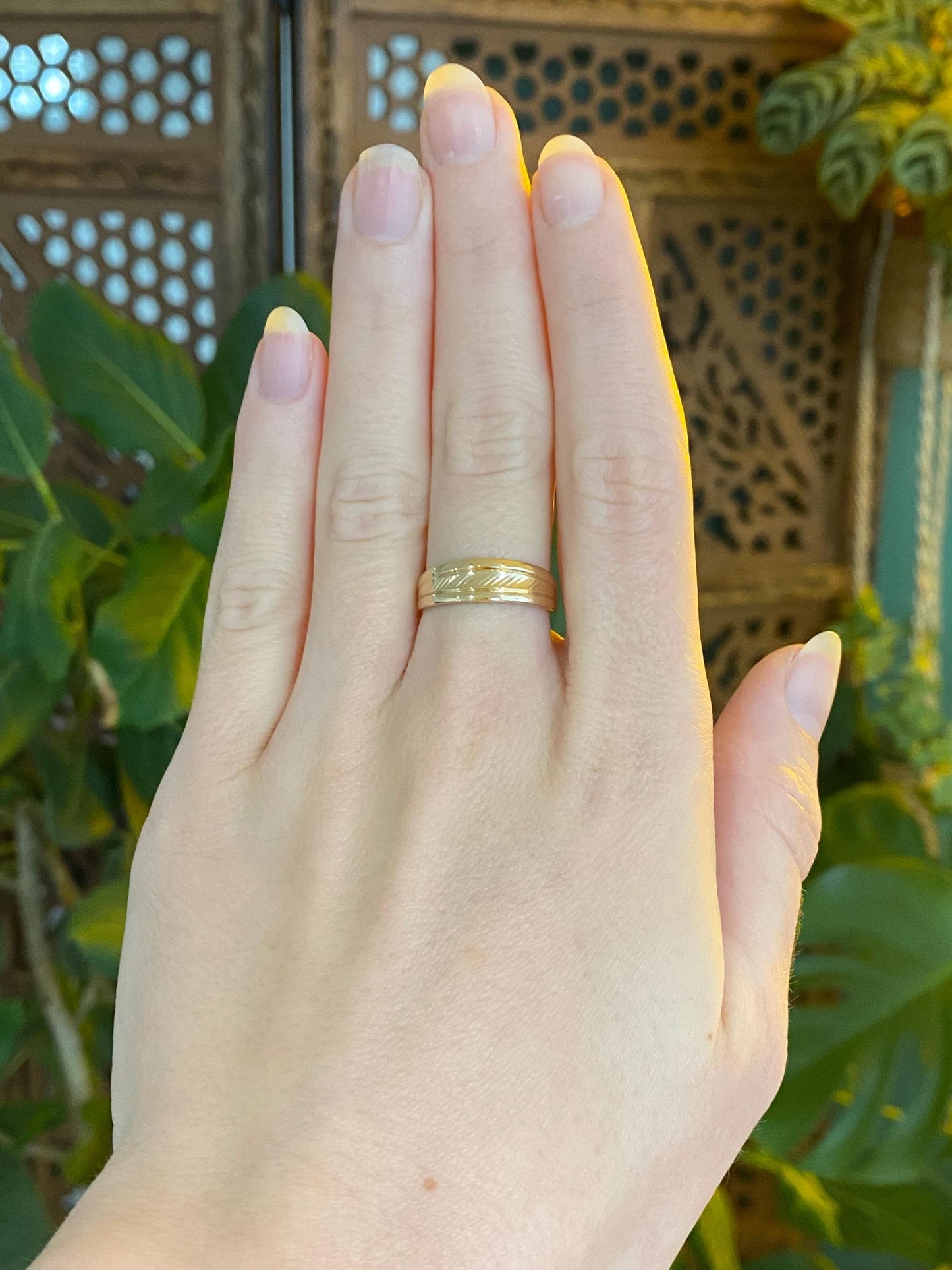 Vintage Solid 14k Yellow Gold Diamond Cut Tapered Ring Band - Size 6.5