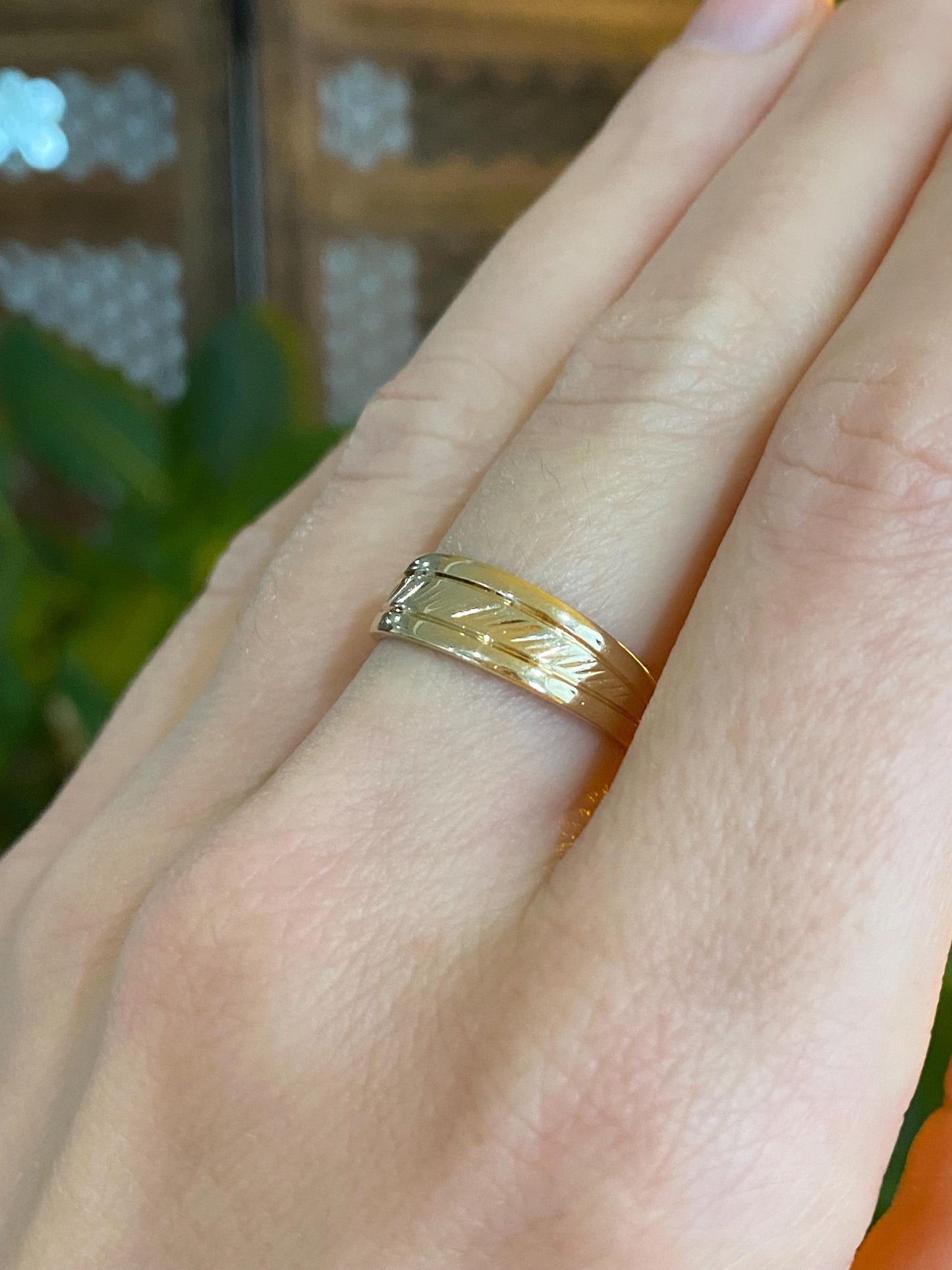 Vintage Solid 14k Yellow Gold Diamond Cut Tapered Ring Band - Size 6.5