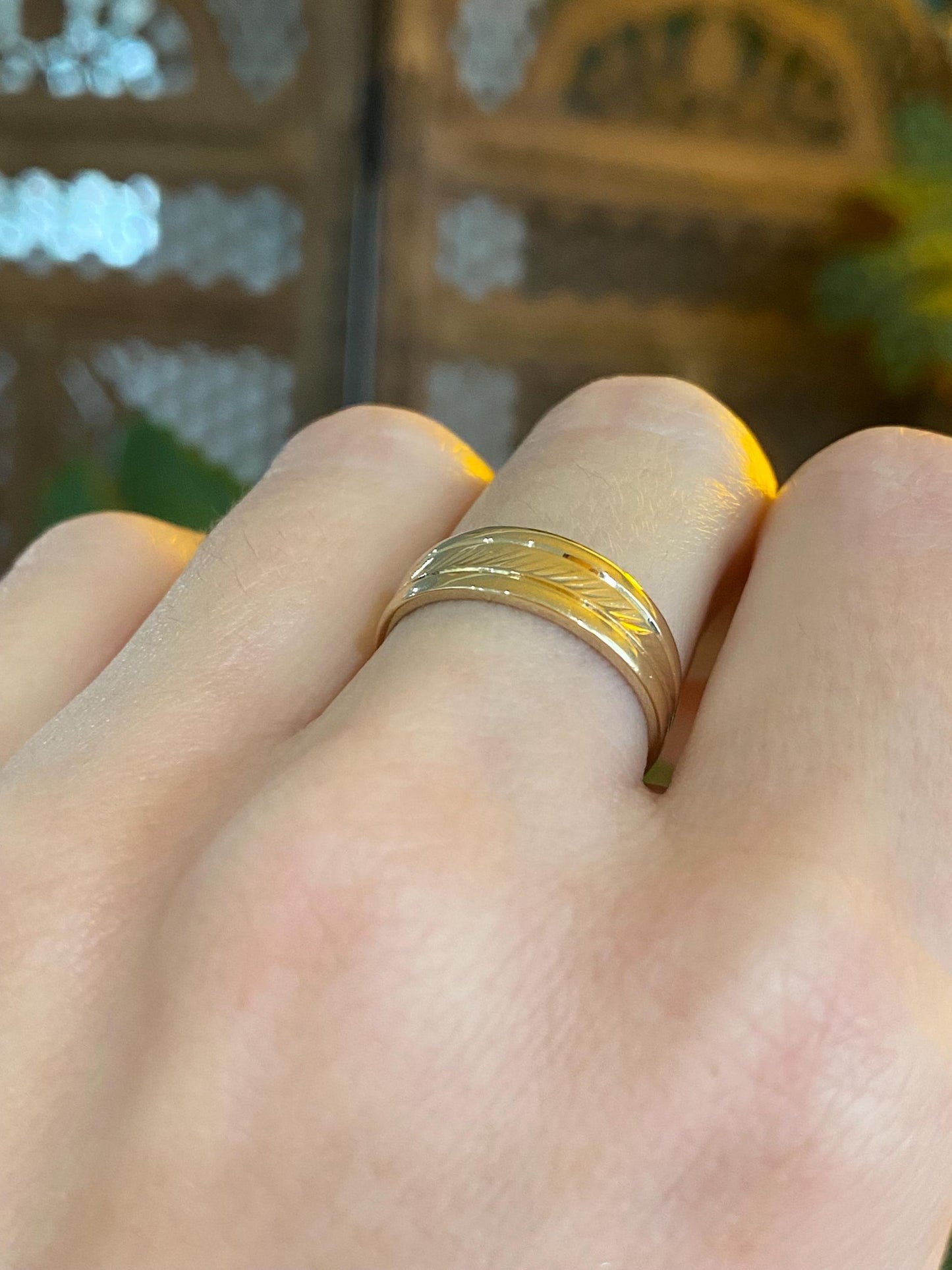 Vintage Solid 14k Yellow Gold Diamond Cut Tapered Ring Band - Size 6.5