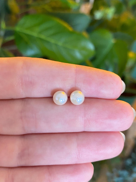 Vintage Solid 14k Yellow Gold Pearl Stud Earrings