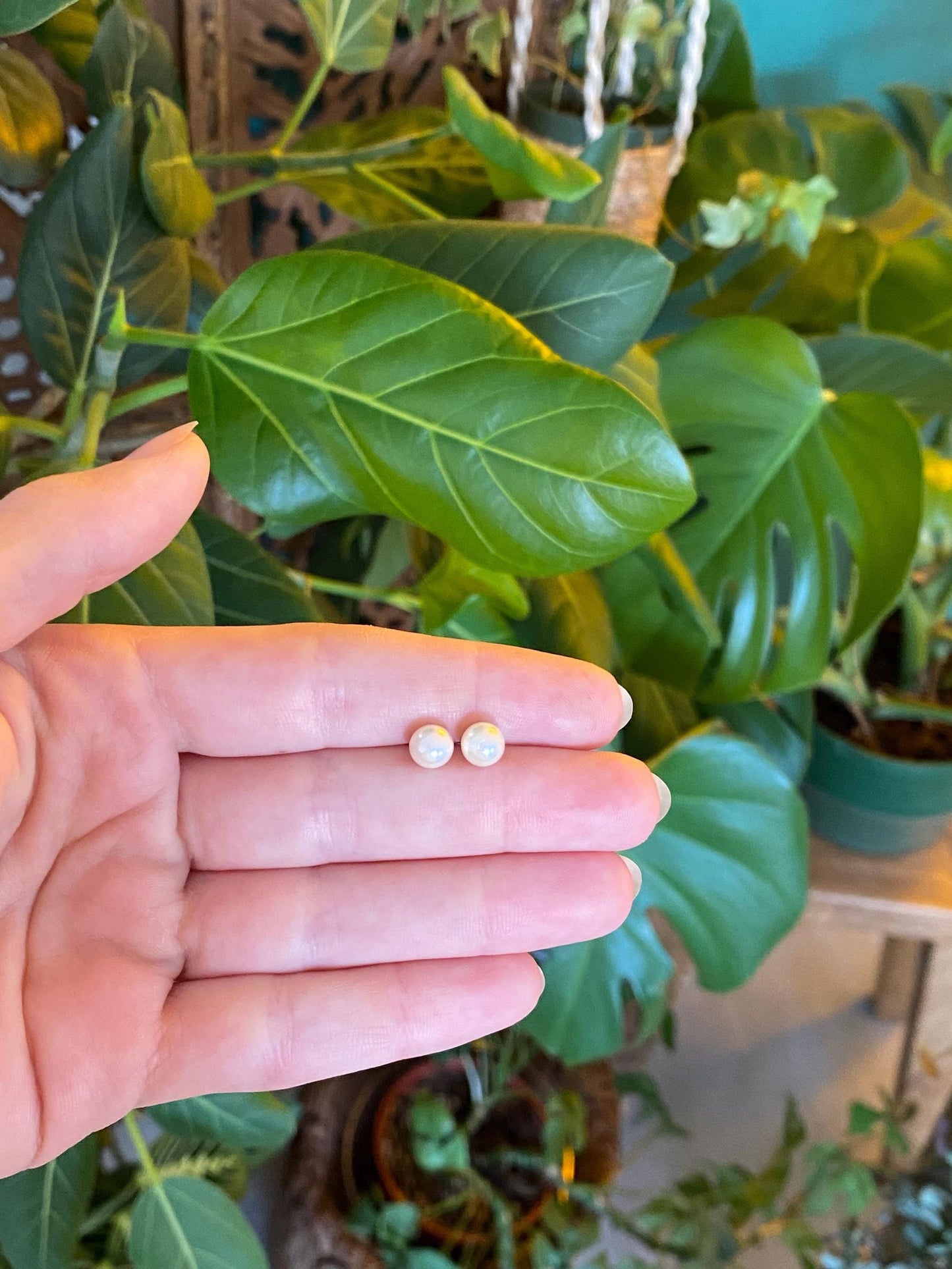 Vintage Solid 14k Yellow Gold Pearl Stud Earrings